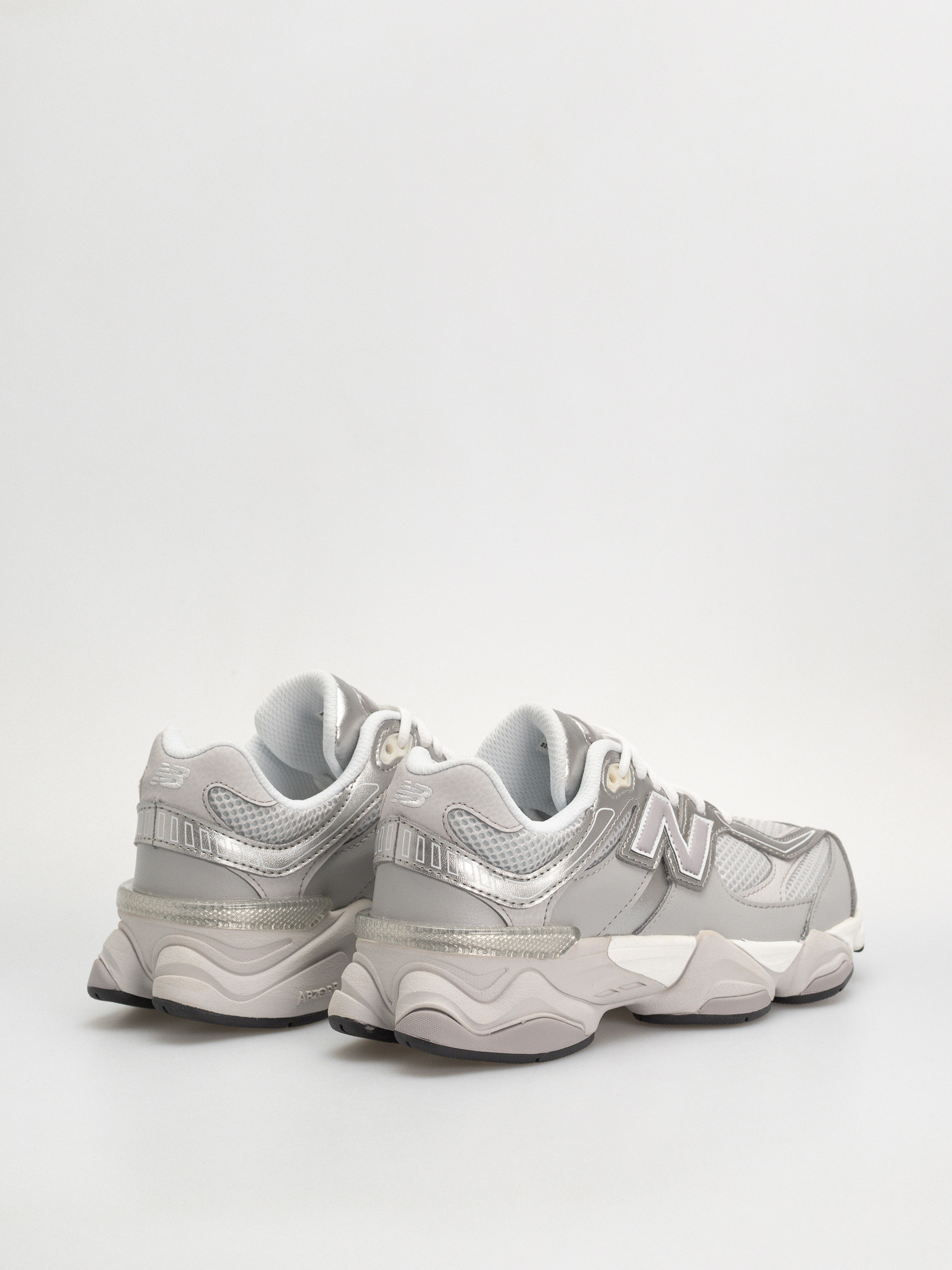 Buty New Balance 9060 JR (raincloud/truffle salt)