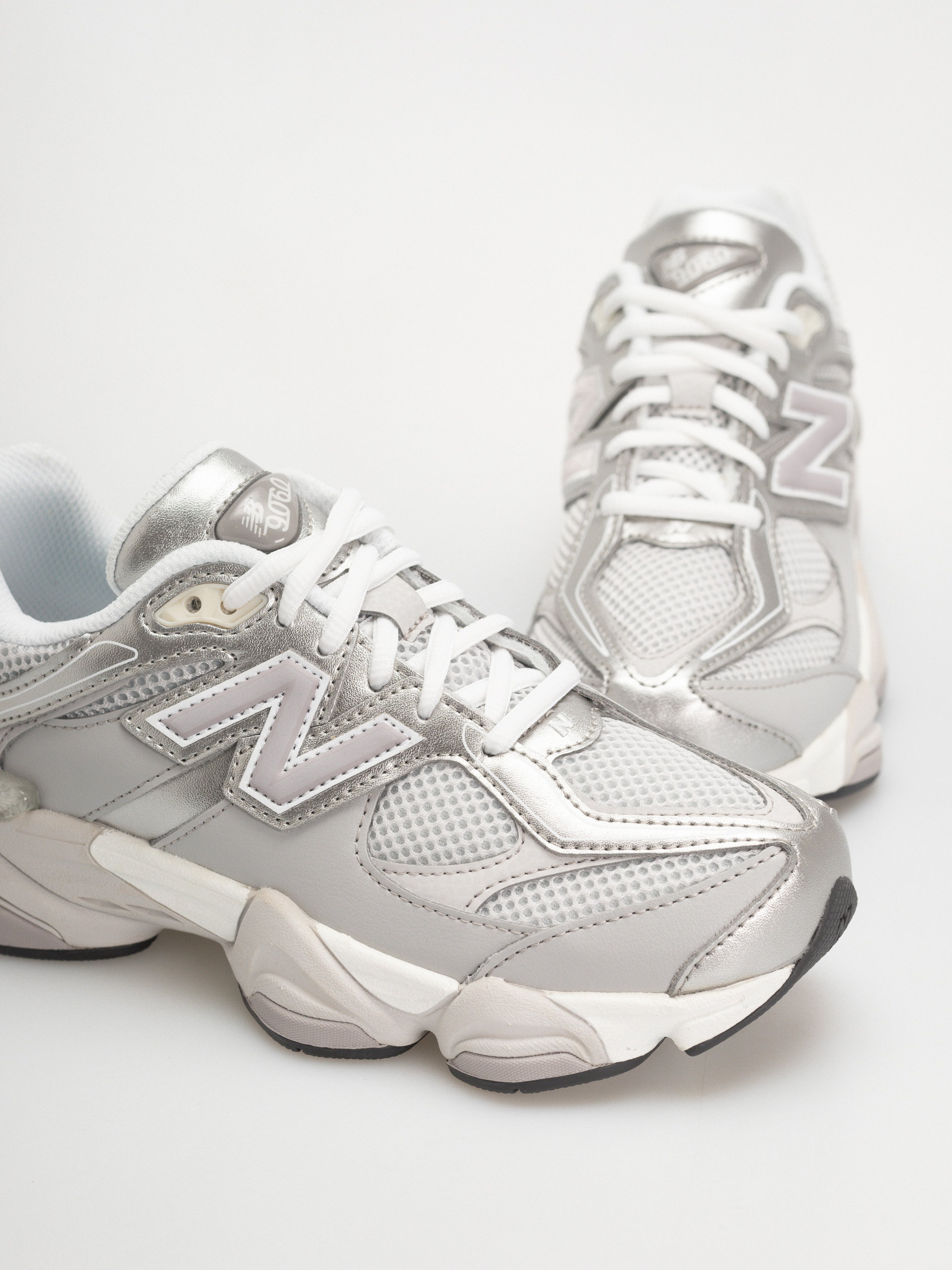 Buty New Balance 9060 JR (raincloud/truffle salt)