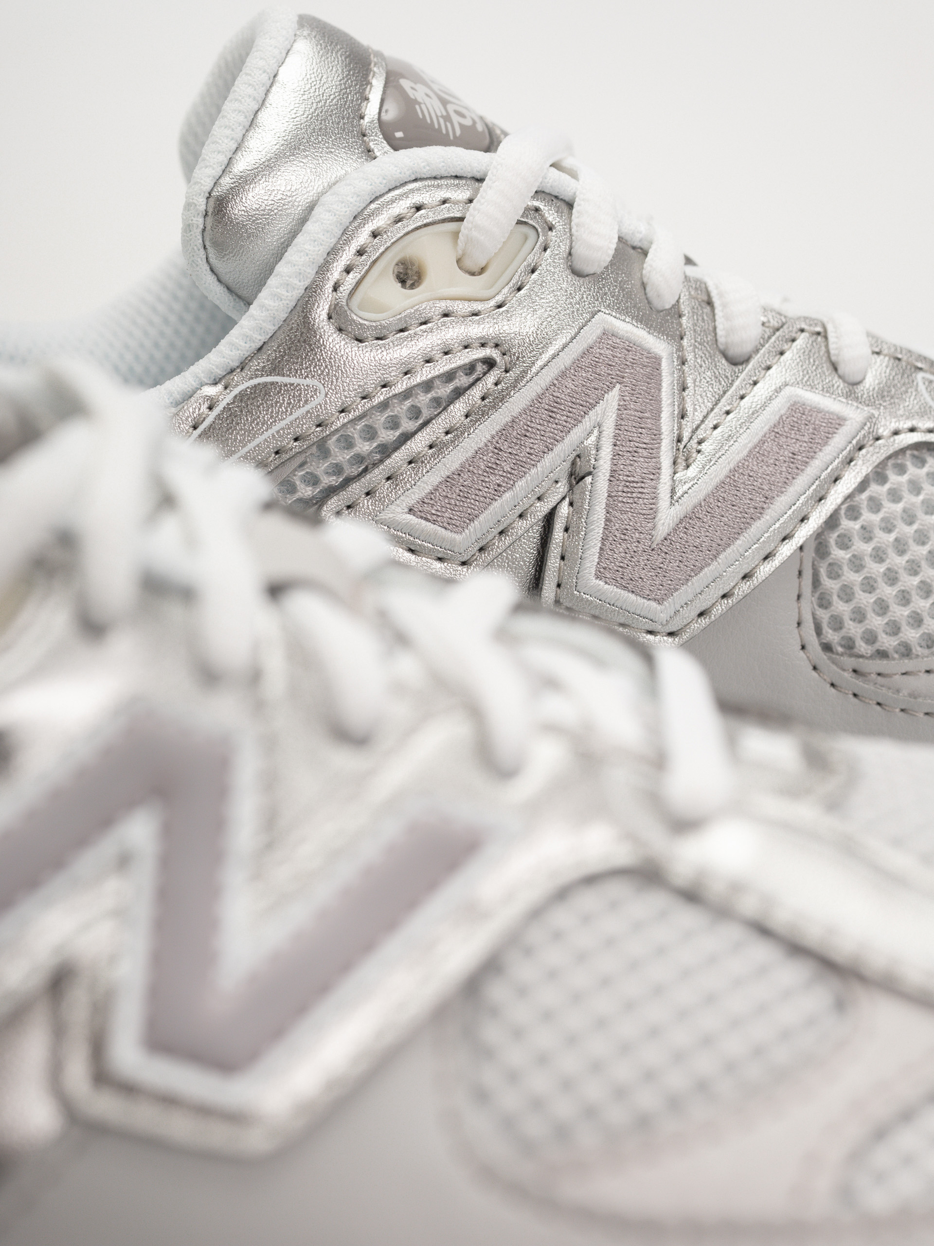 Buty New Balance 9060 JR (raincloud/truffle salt)