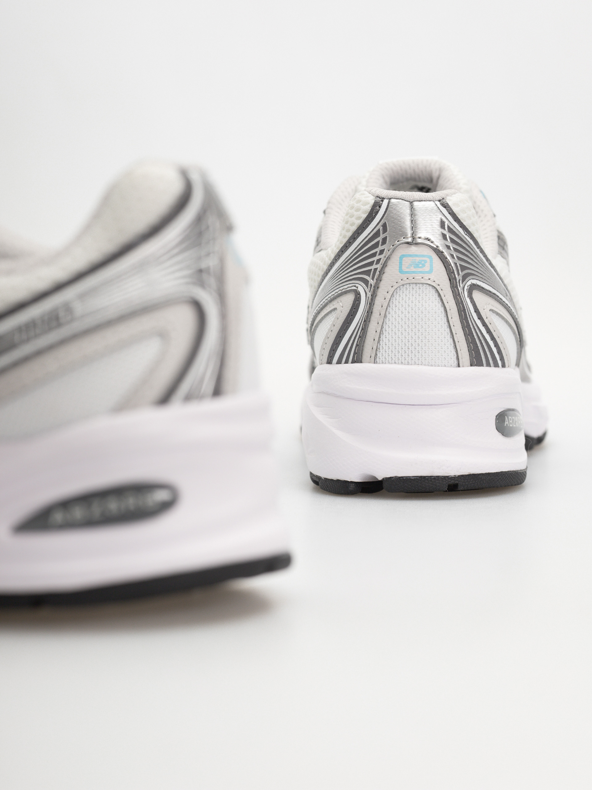 Buty New Balance 740 (103 white/castlerock)