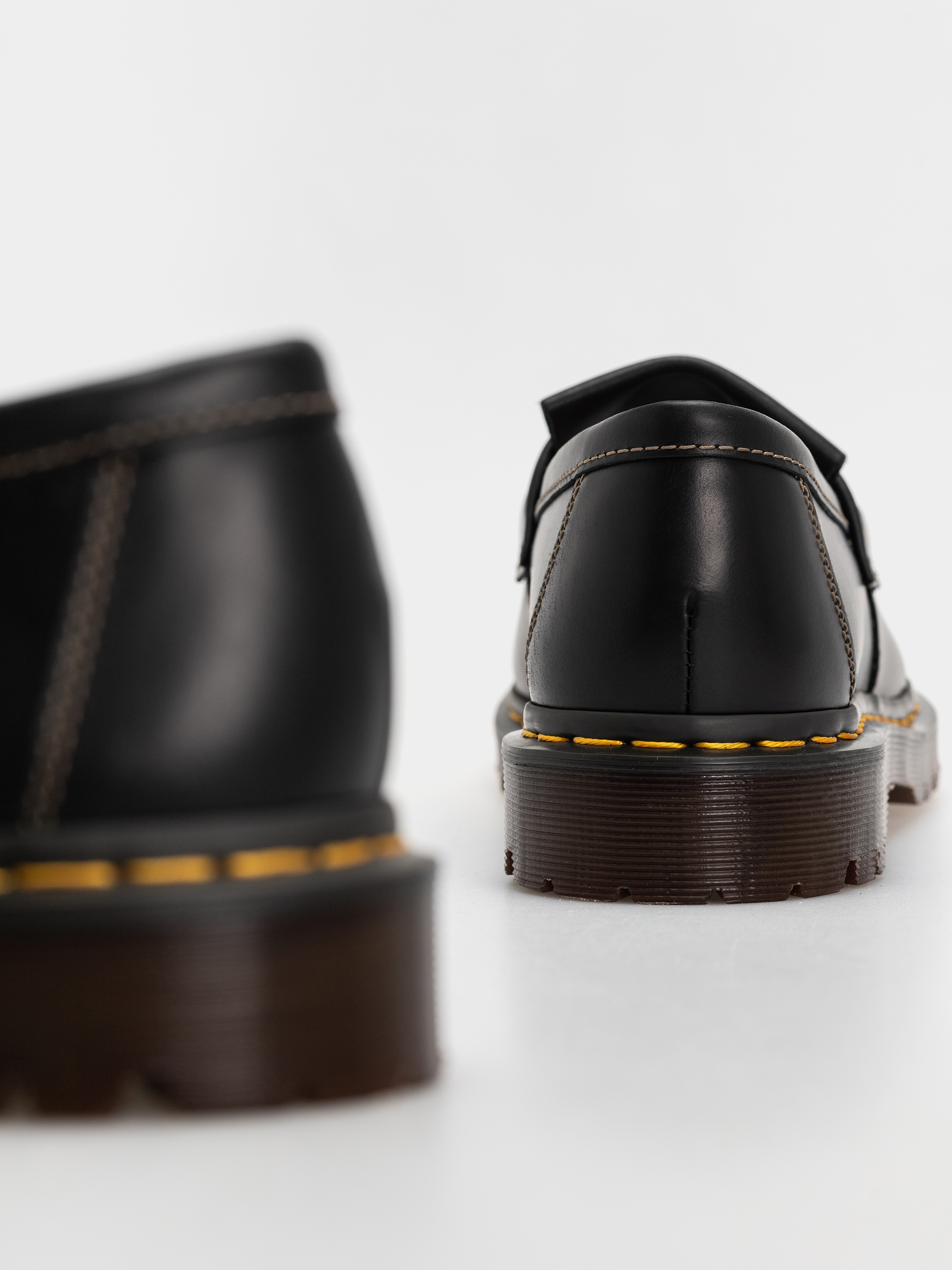Buty Dr. Martens Adrian Ben Tassel Loafer (black orleans)