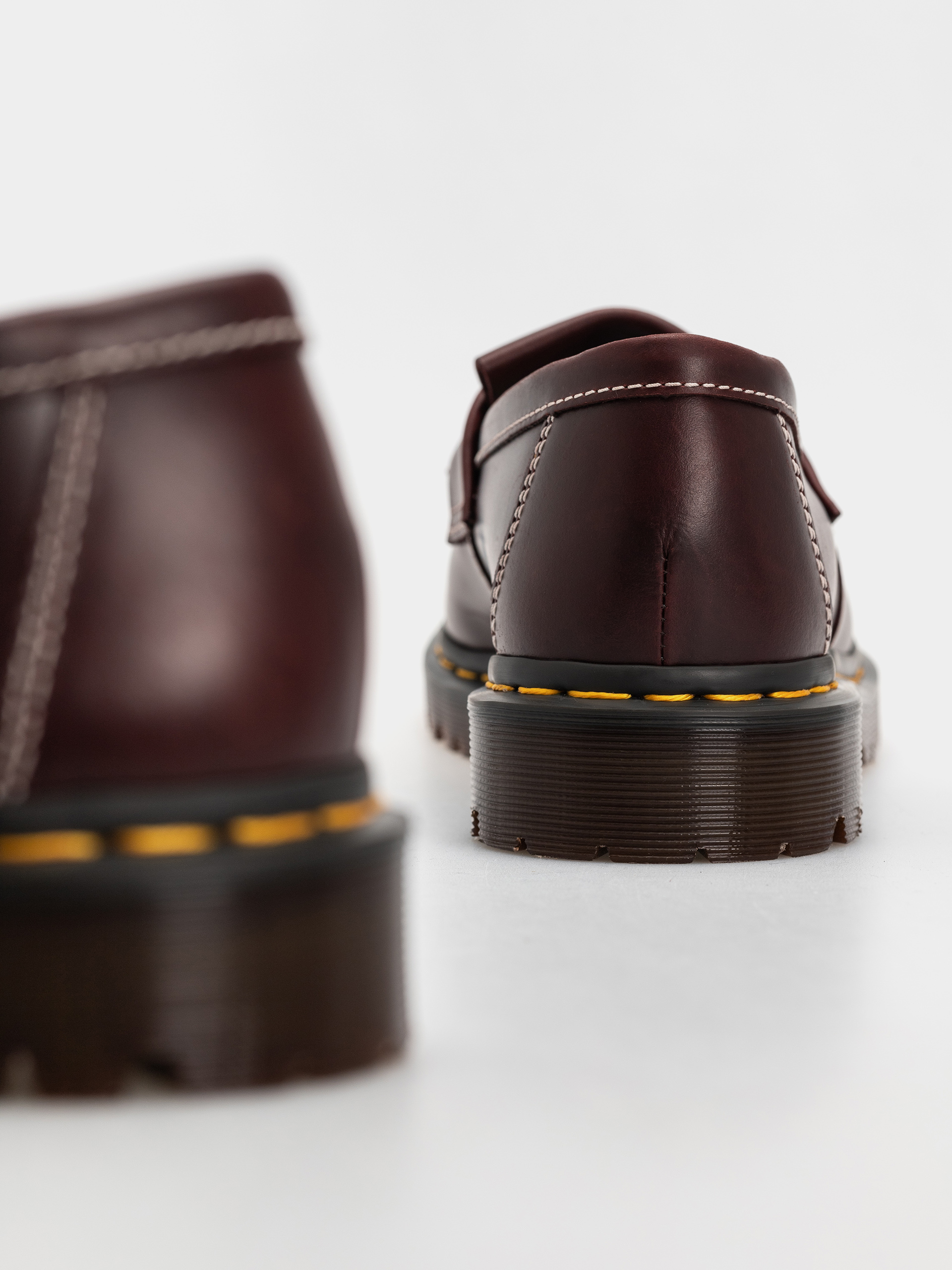 Buty Dr. Martens Adrian Ben Tassel Loafer (cherry red orleans)