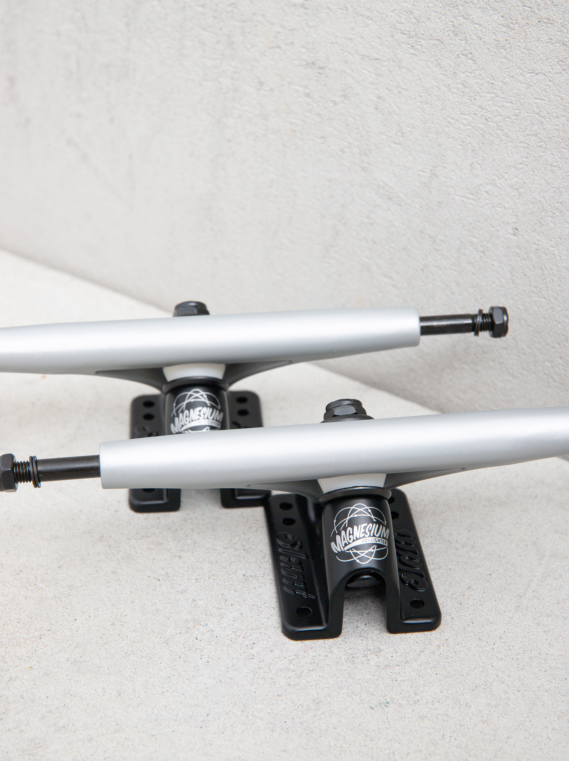 Traki Globe Slant Mag Reverse Kingpin (grey/black)