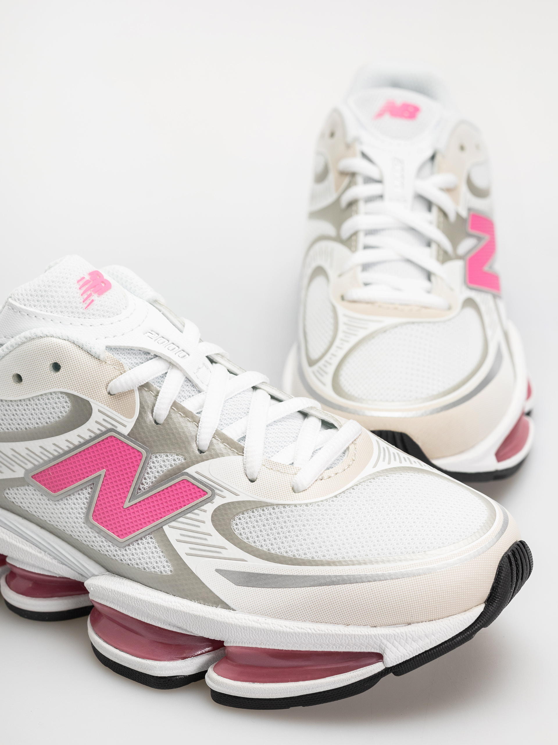 Buty New Balance 2000 (103 white/30% lighter pink heat)