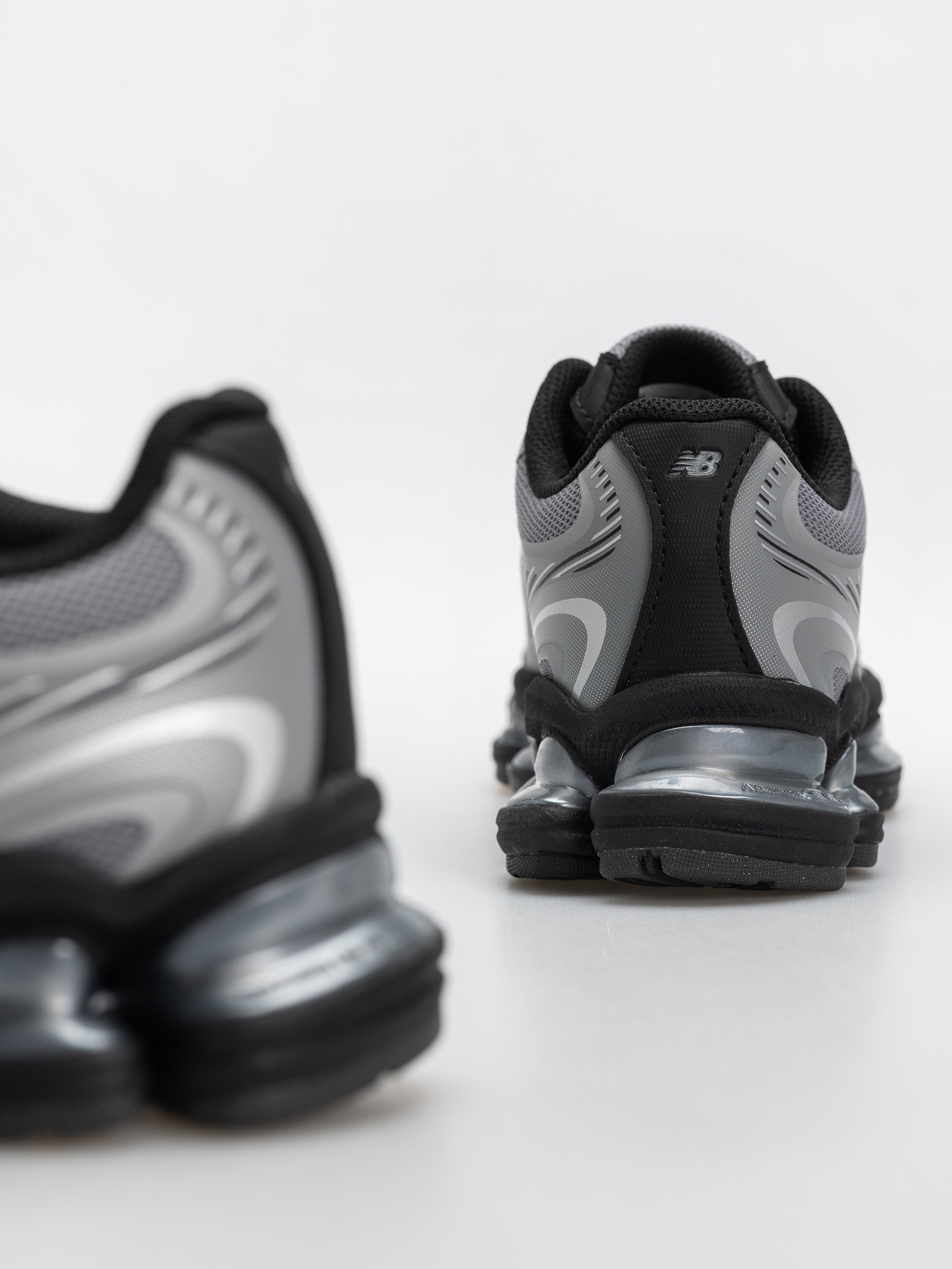 Buty New Balance 2000 (slate grey/silver metallic)