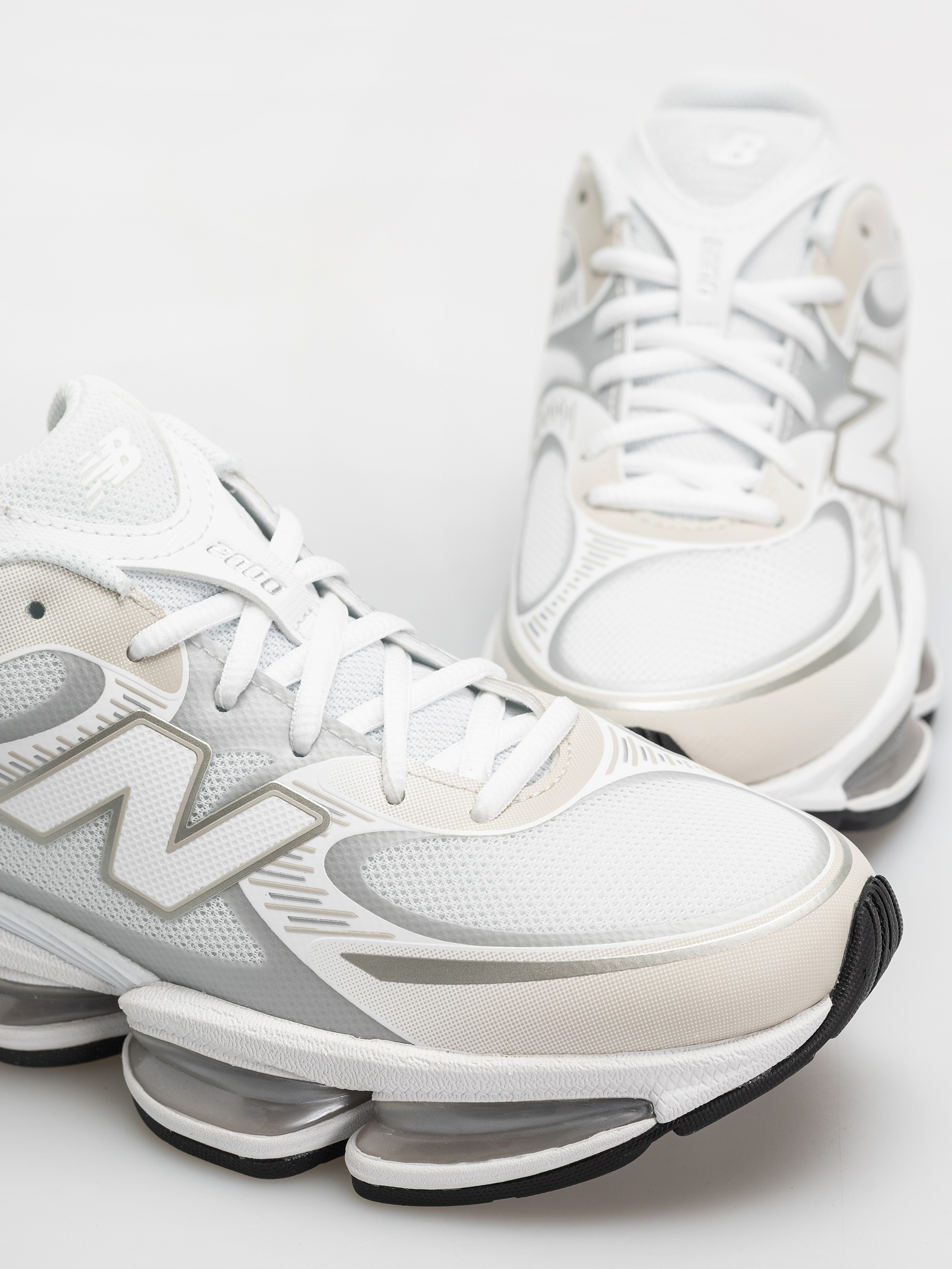 Buty New Balance 2000 (103 white/silver metallic)