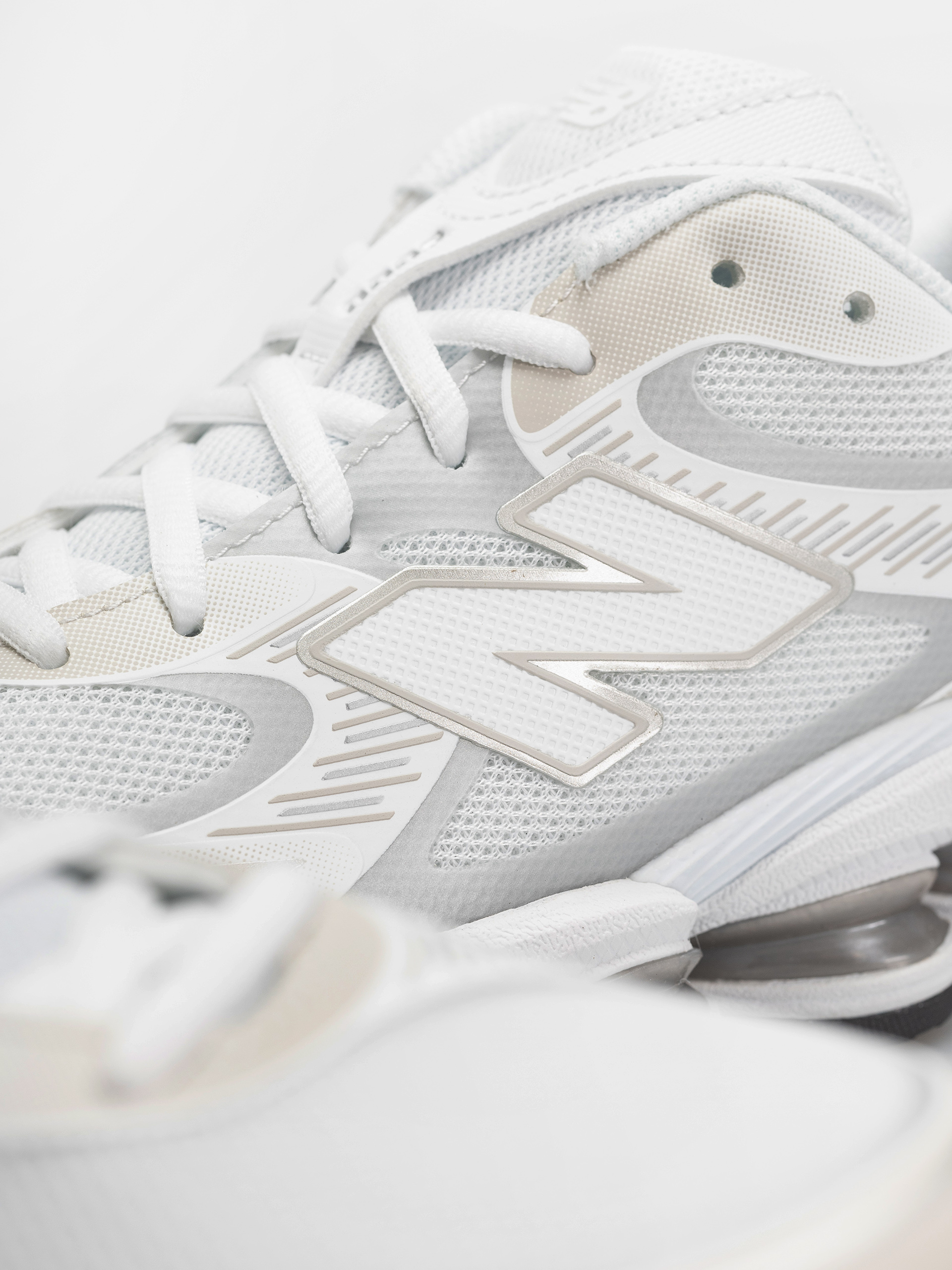 Buty New Balance 2000 (103 white/silver metallic)