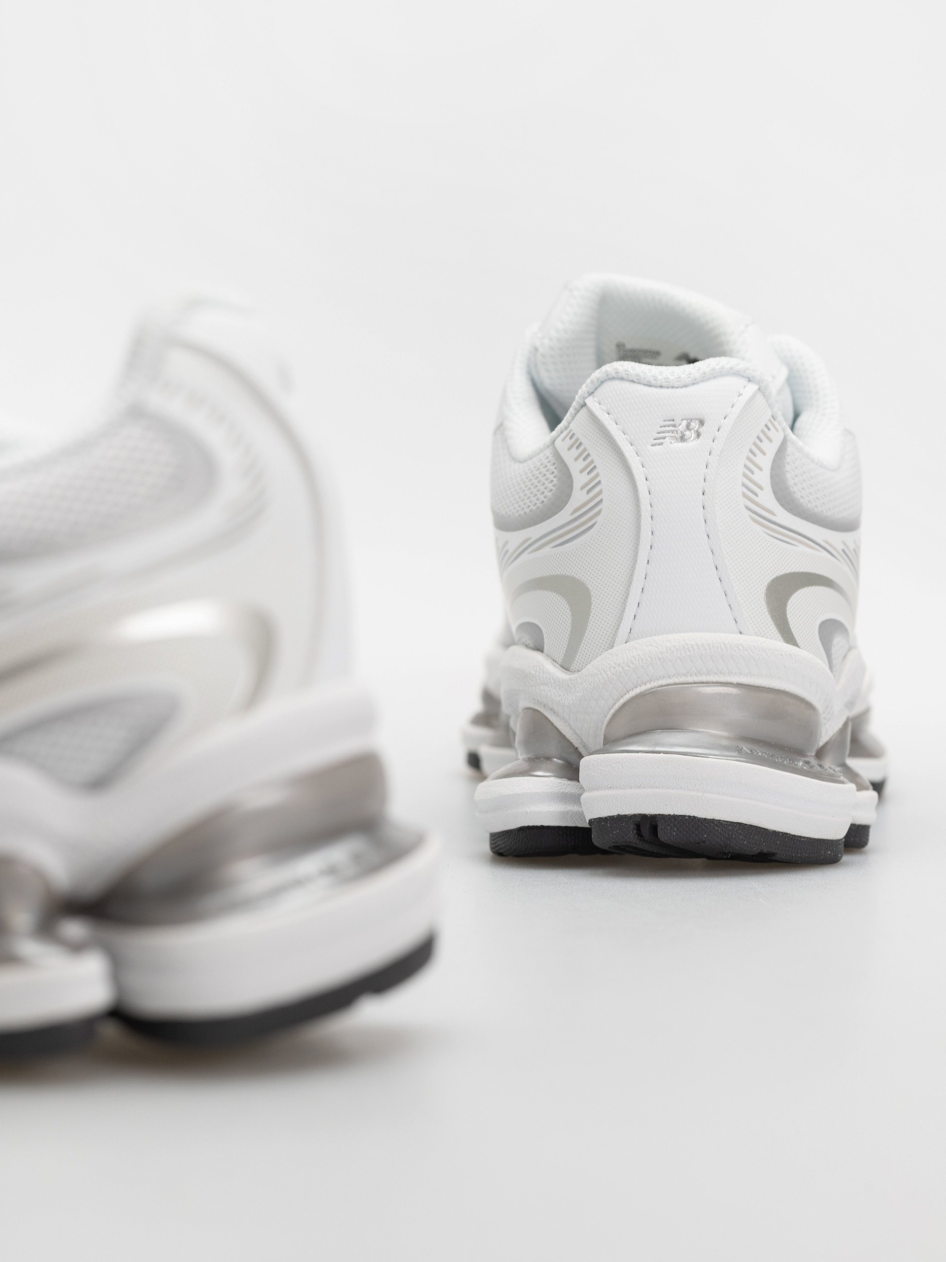 Buty New Balance 2000 (103 white/silver metallic)