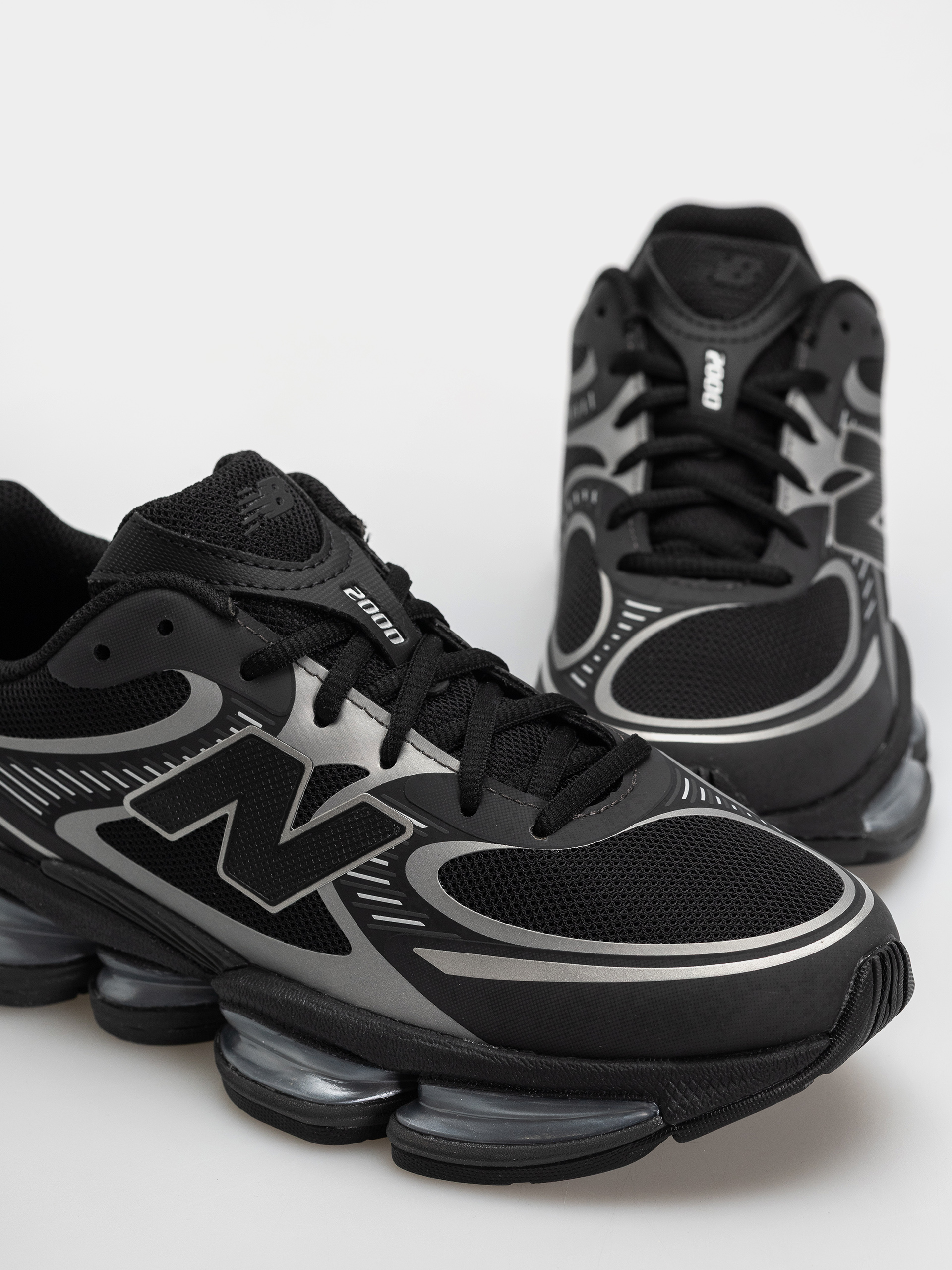 Buty New Balance 2000 (black/silver metallic)