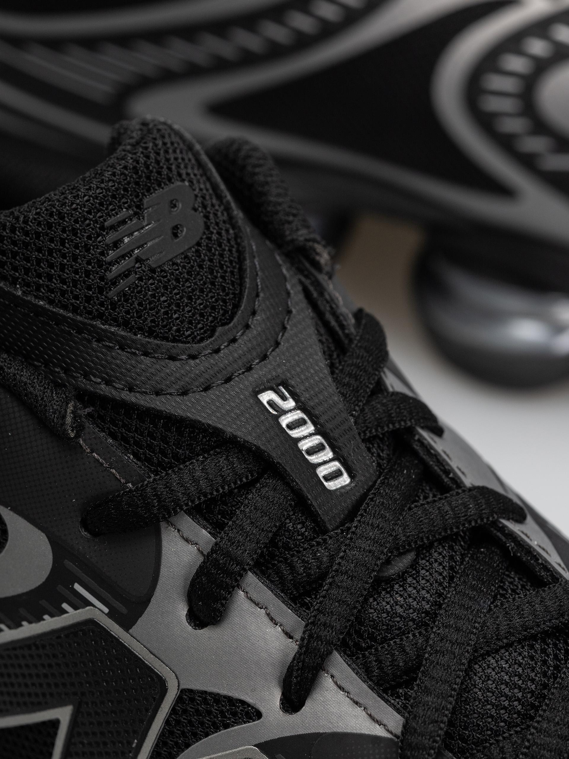 Buty New Balance 2000 (black/silver metallic)