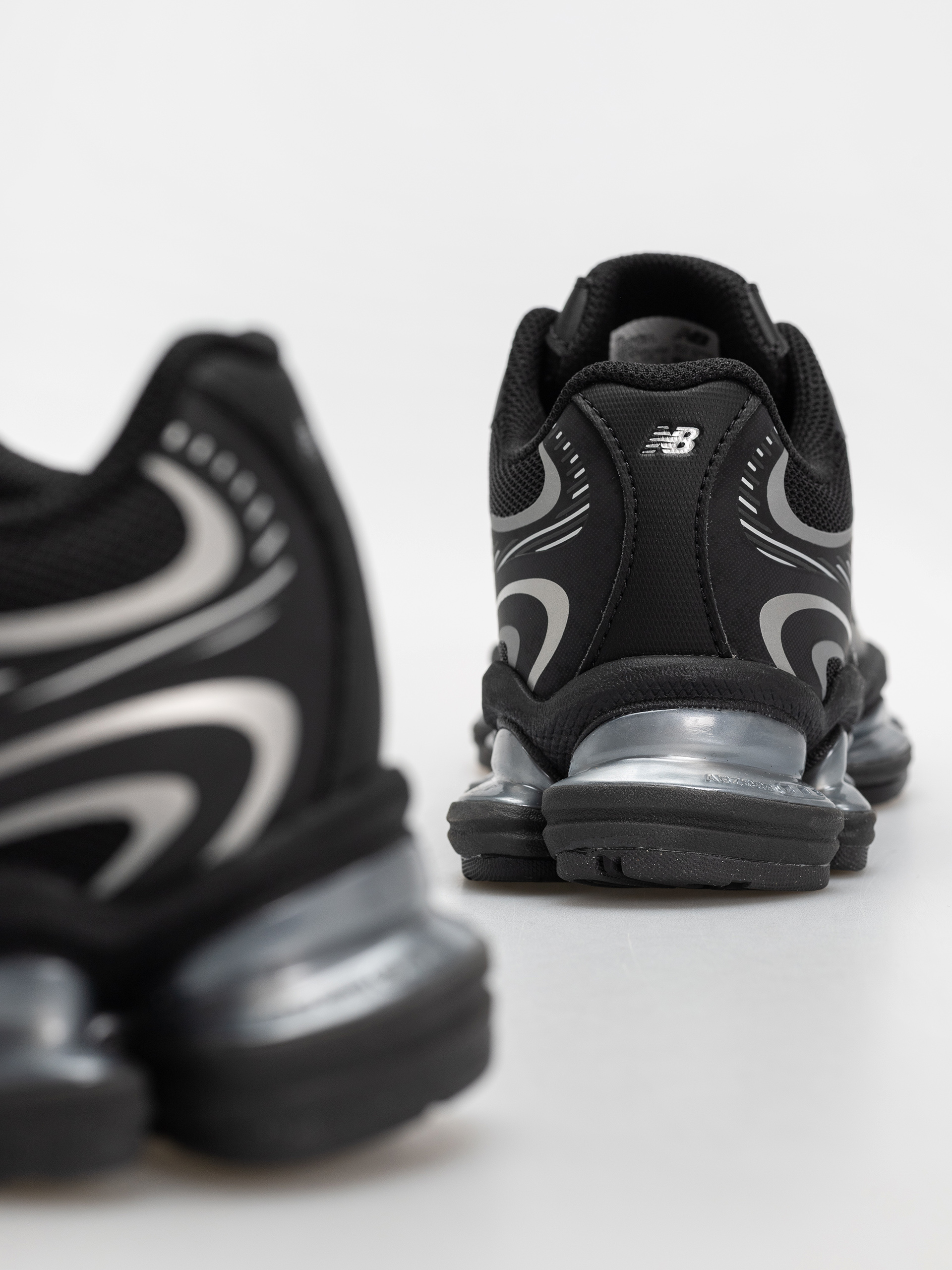 Buty New Balance 2000 (black/silver metallic)