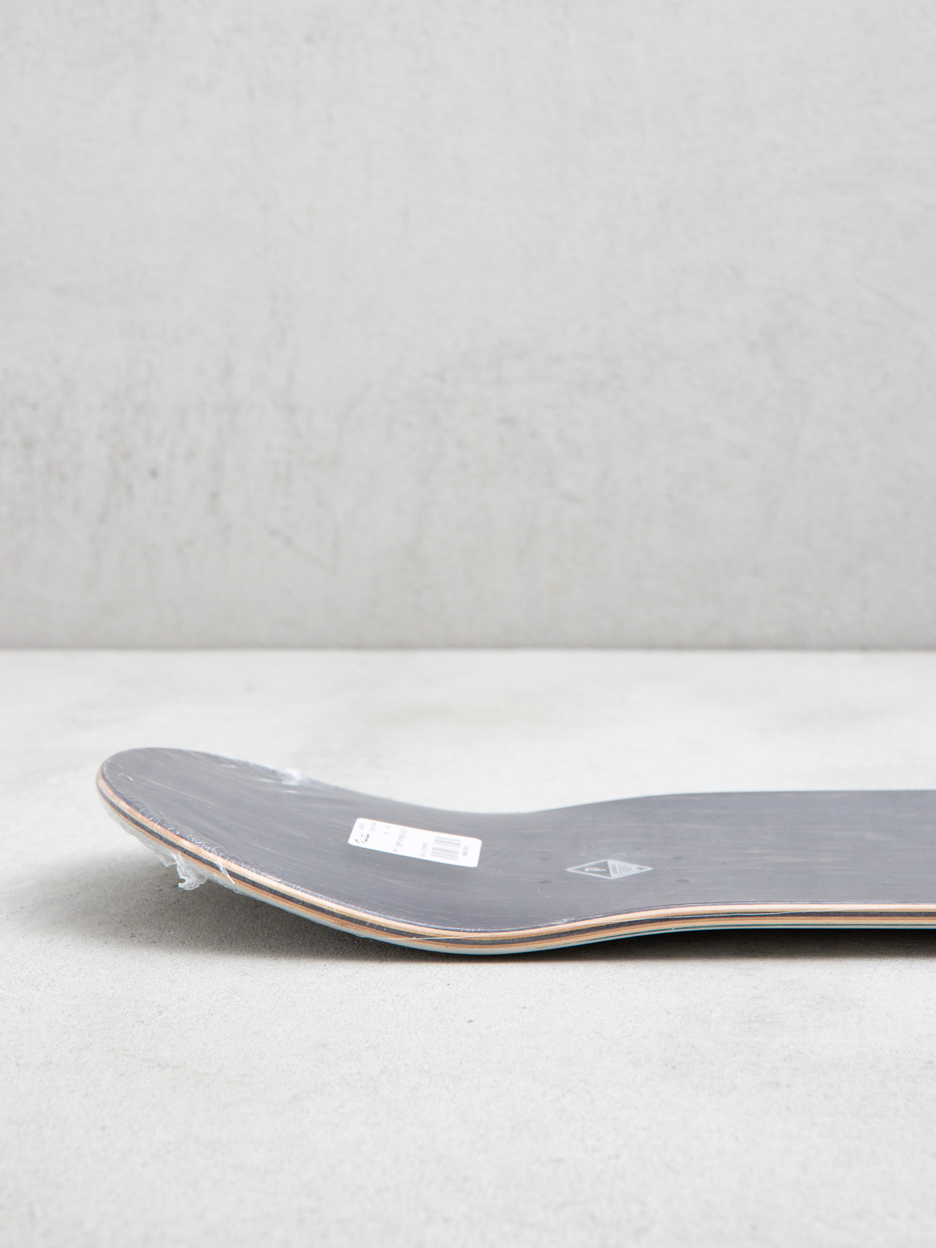 Deck Primitive Dirty P Ride (off white)