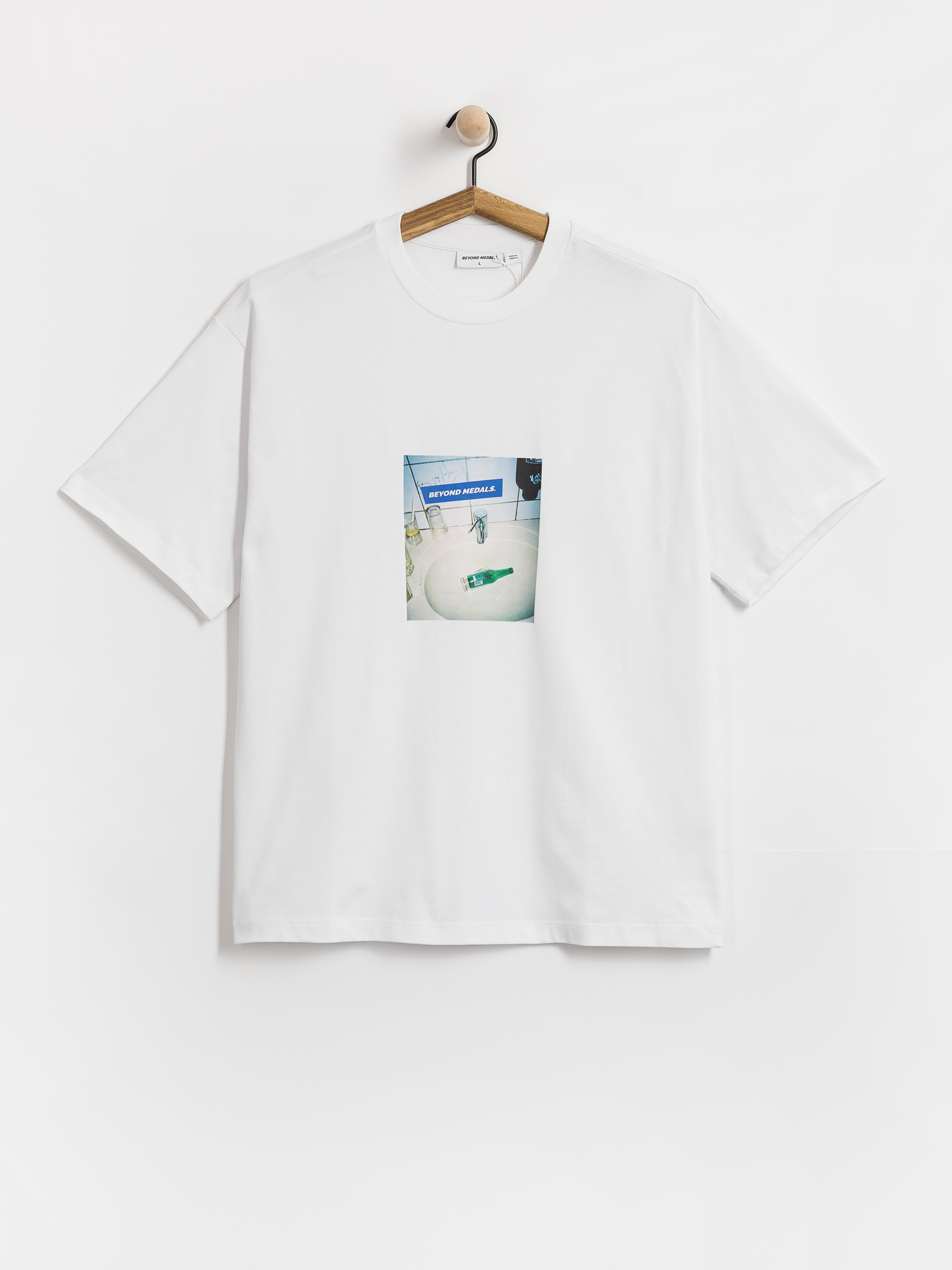 T-shirt Beyond Medals Bottle