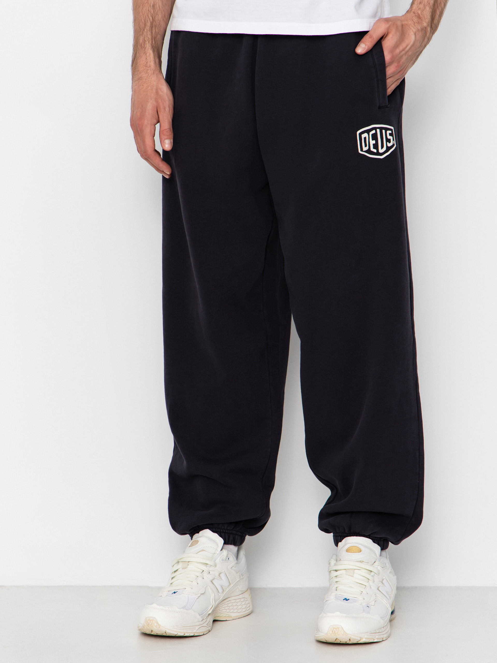 Spodnie Deus Ex Machina Shield Garment Dyed Track (black)