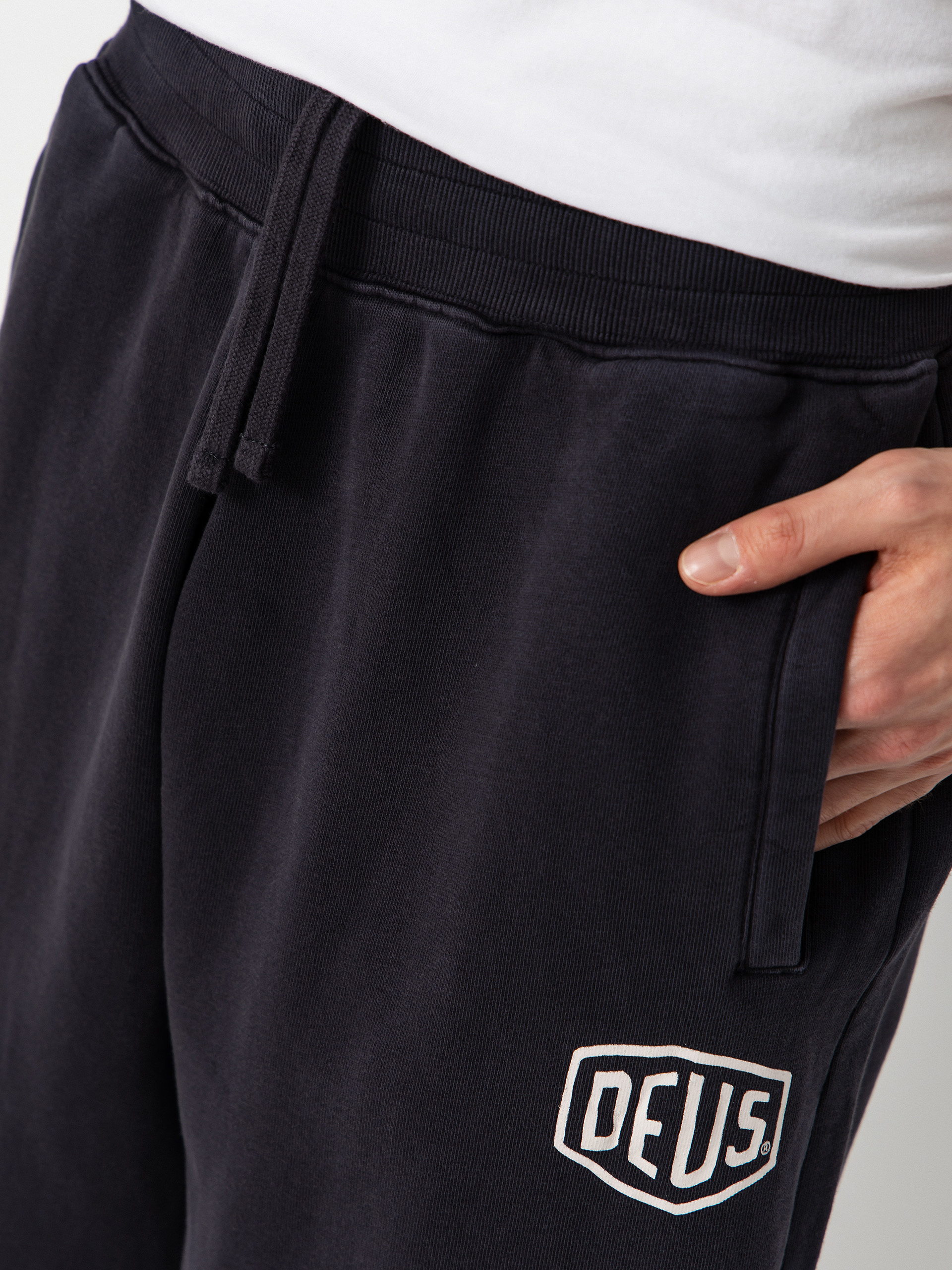 Spodnie Deus Ex Machina Shield Garment Dyed Track (black)