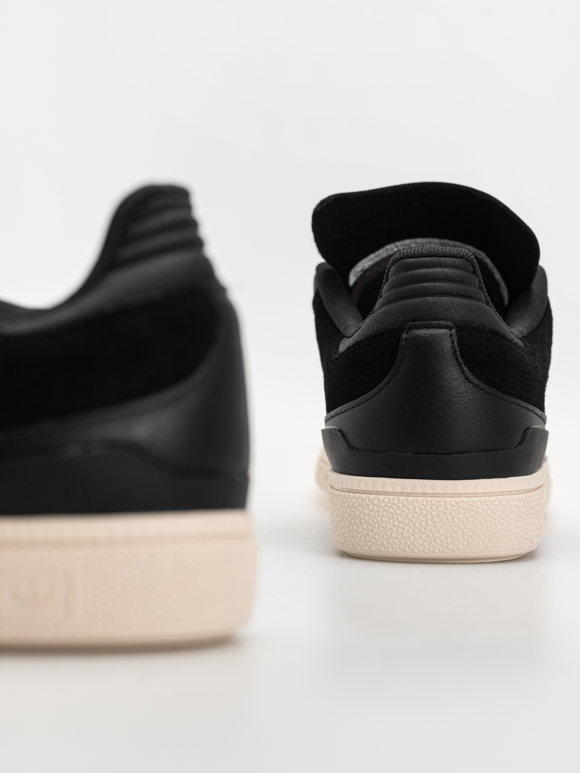 Buty adidas Busenitz (cblack/cwhite/goldmt)