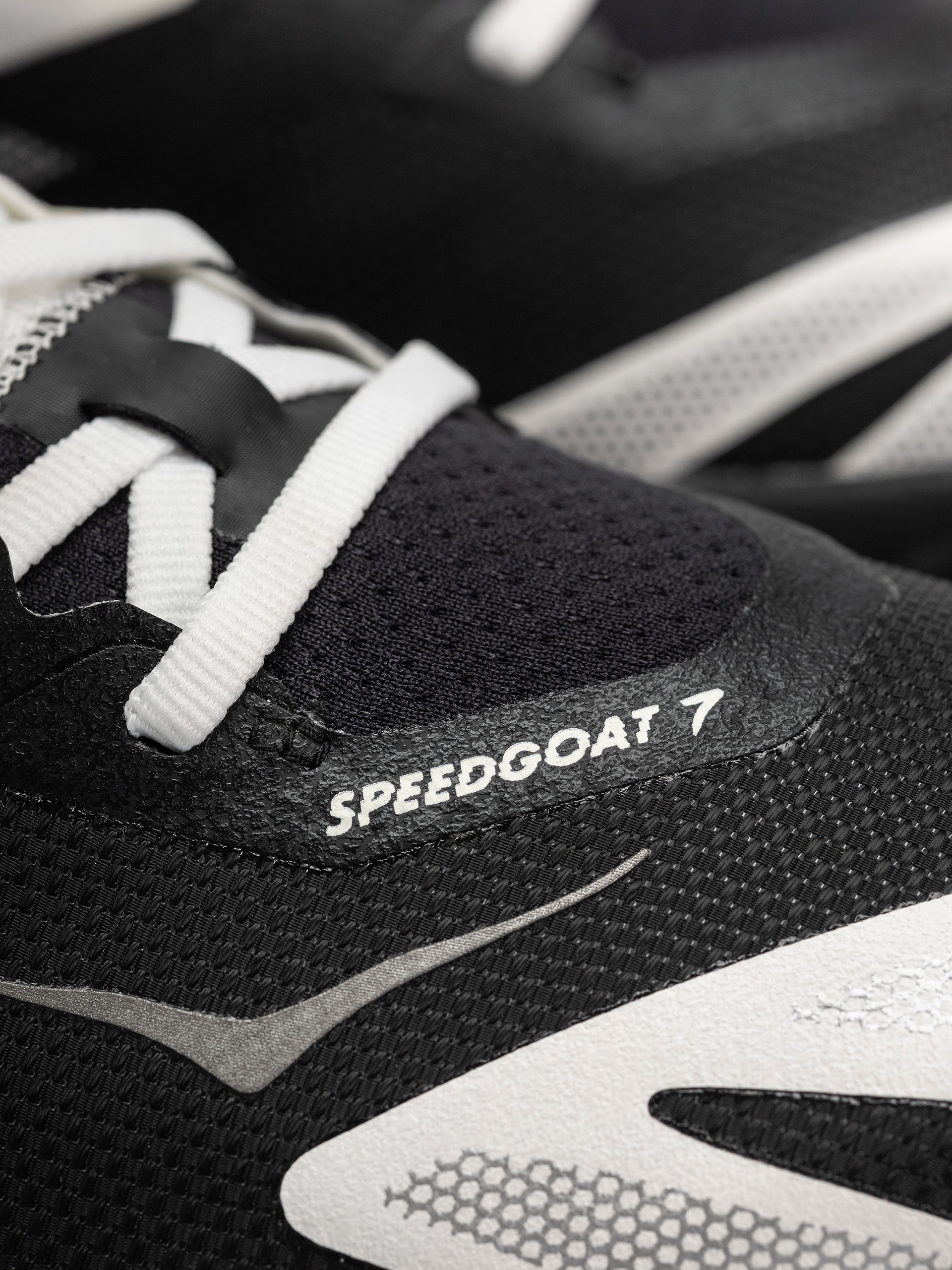 Buty Hoka Speedgoat 7 (black/white)