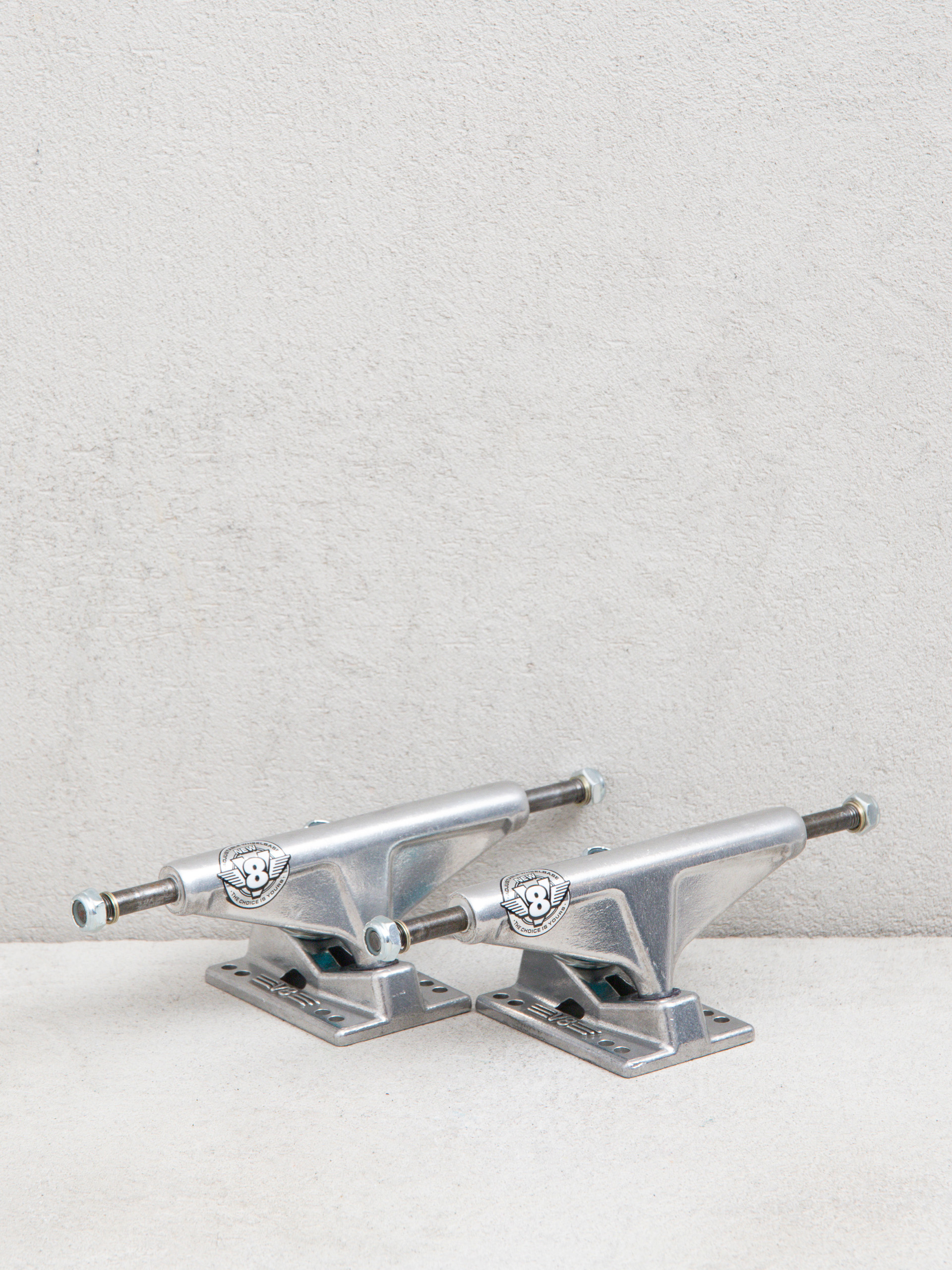 Traki Venture Team V8 Polished (silver)