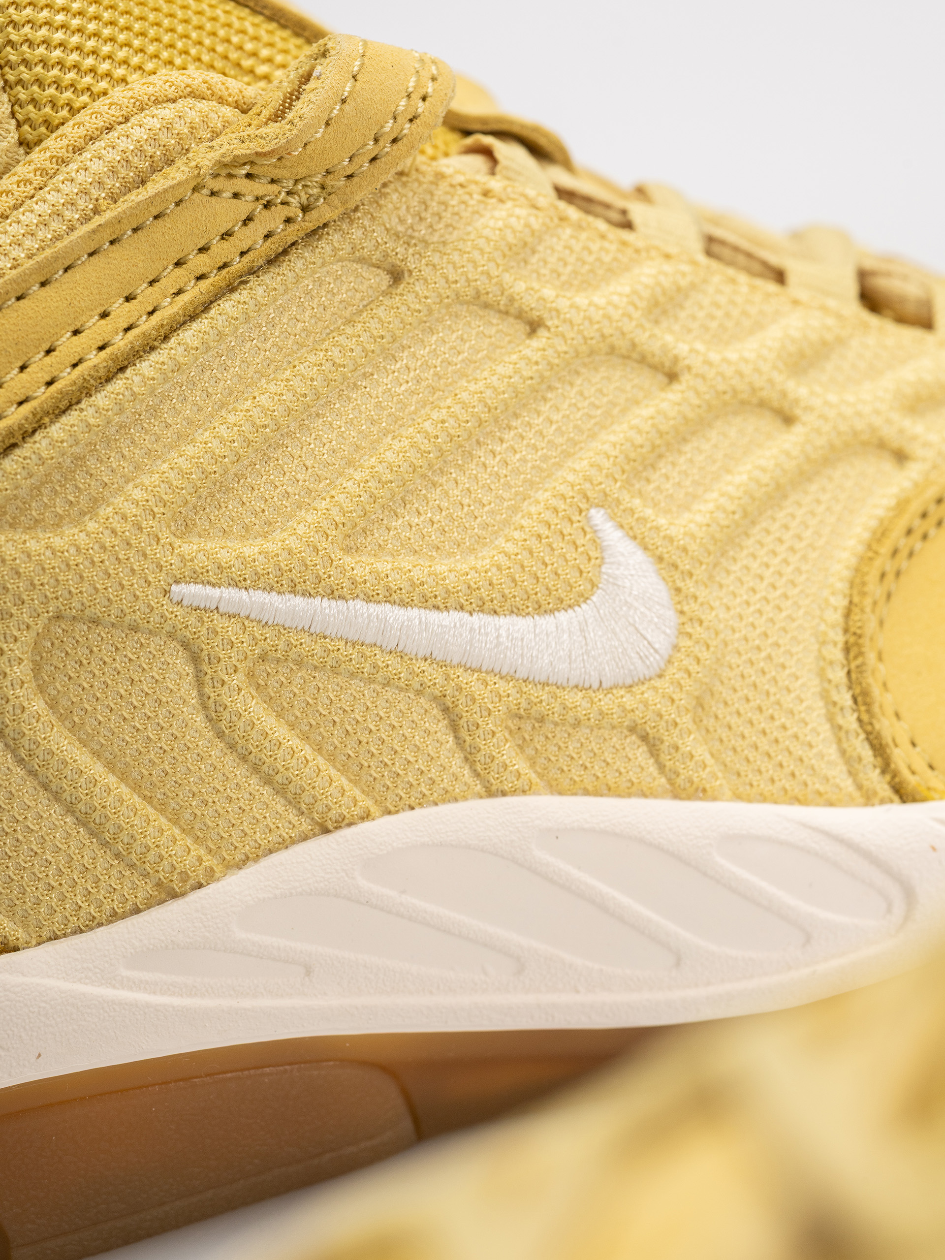 Buty Nike SB Vertebrae Iso (saturn gold/sail saturn gold solar flare)