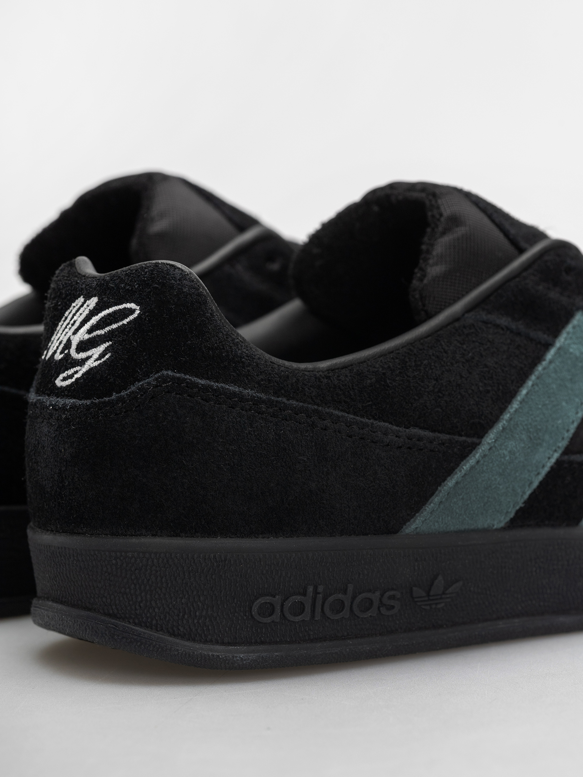 Buty adidas Aloha Super (cblack/pretea/ftwwht)