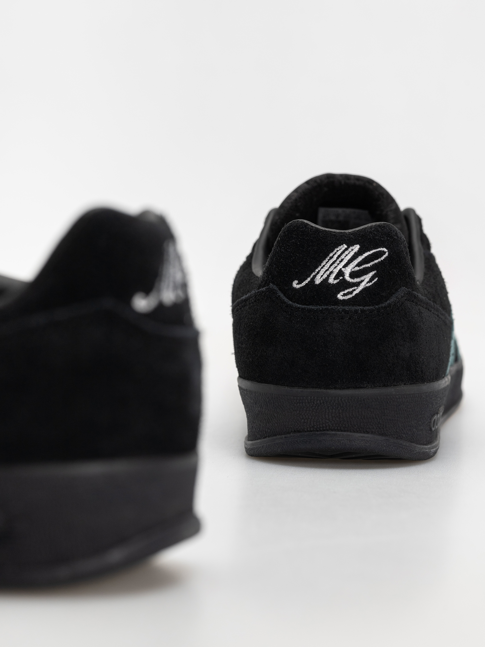 Buty adidas Aloha Super (cblack/pretea/ftwwht)