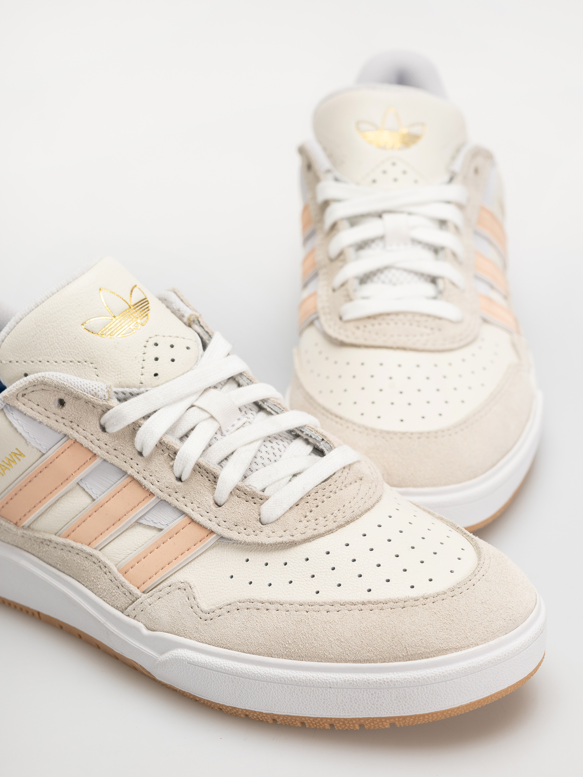 Buty adidas Tyshawn II (wonwhi/powcor/owhite)