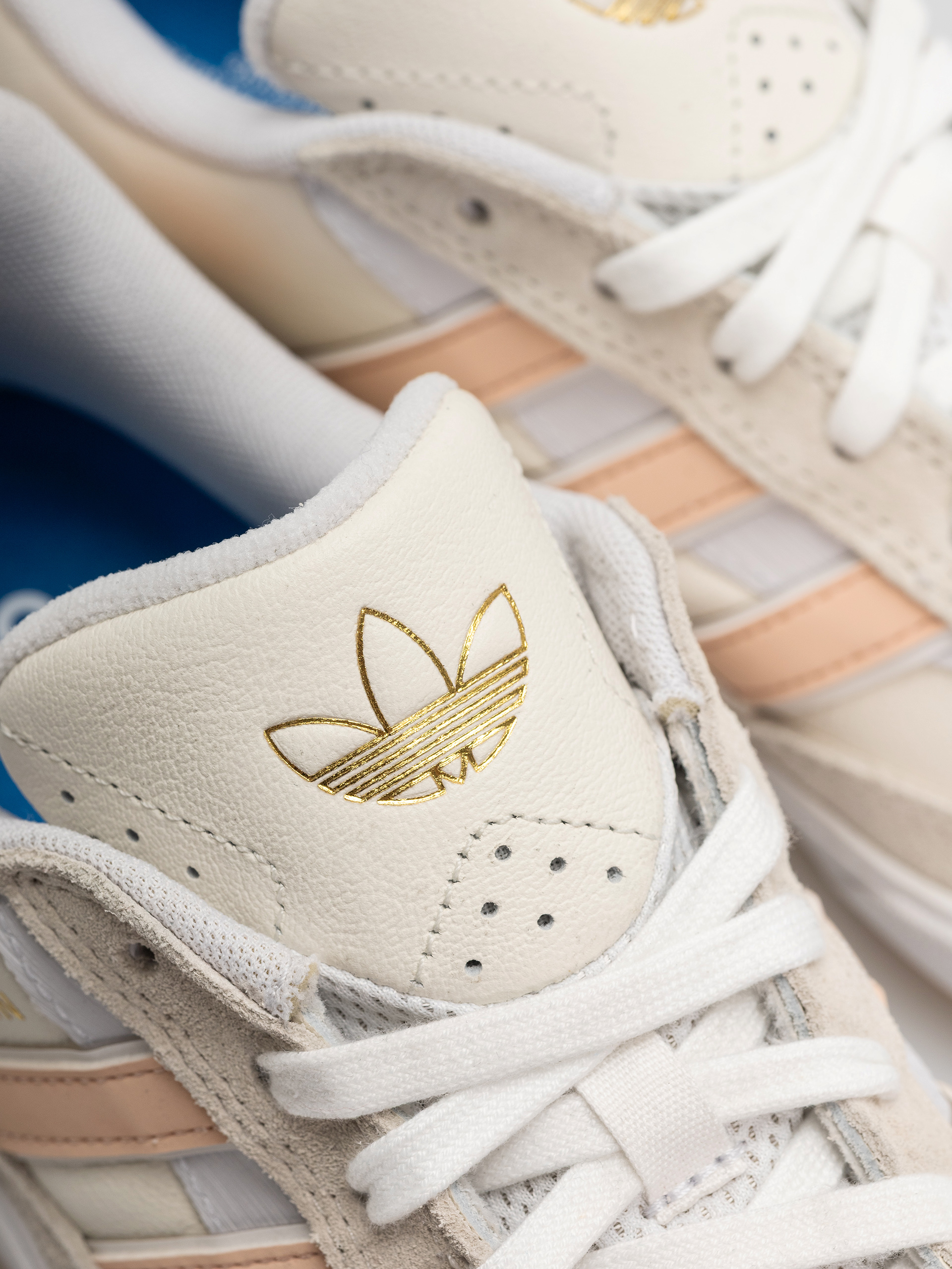Buty adidas Tyshawn II (wonwhi/powcor/owhite)