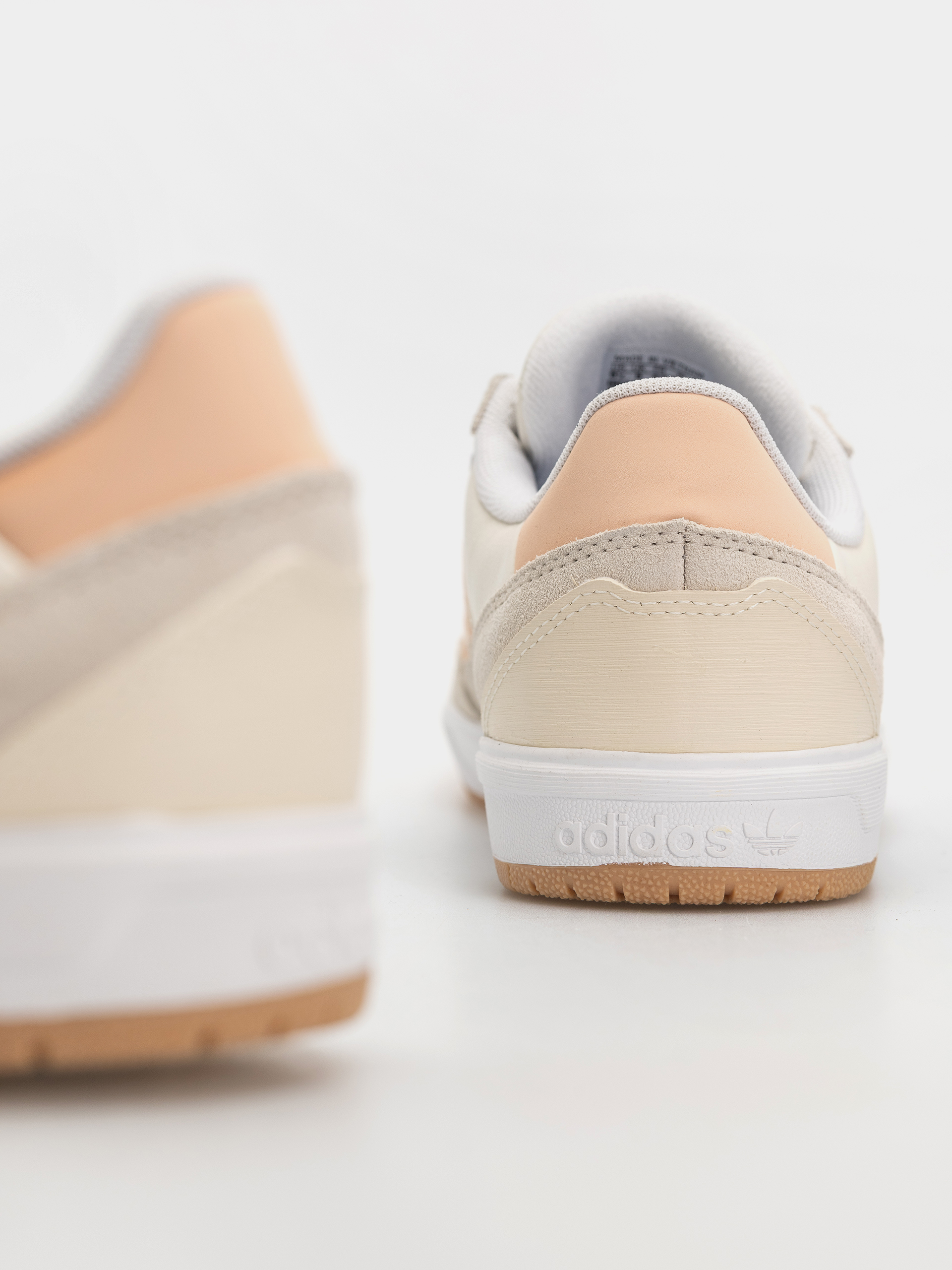 Buty adidas Tyshawn II (wonwhi/powcor/owhite)
