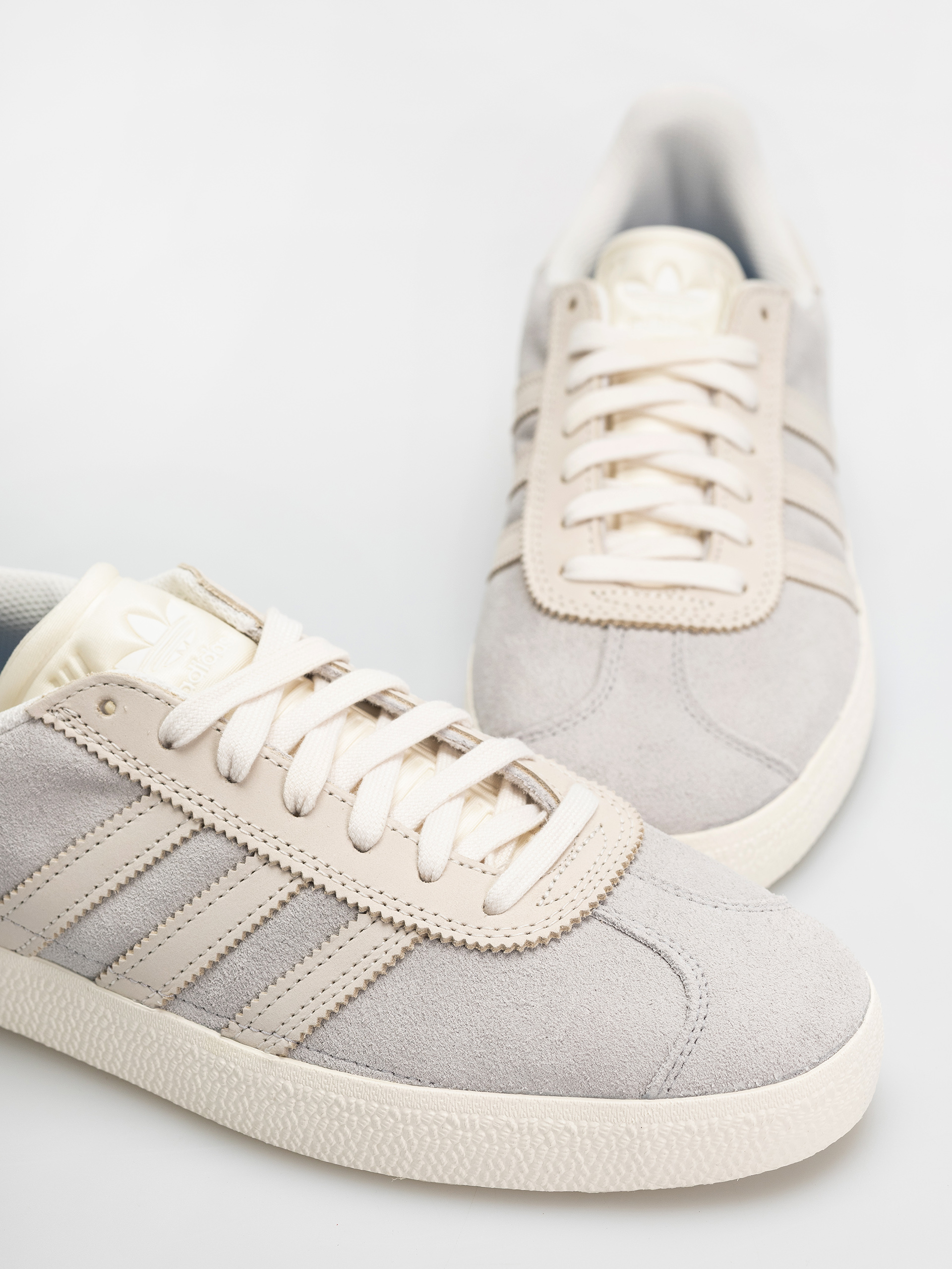 Buty adidas Gazelle Adv (gretwo/cwhite/goldmt)