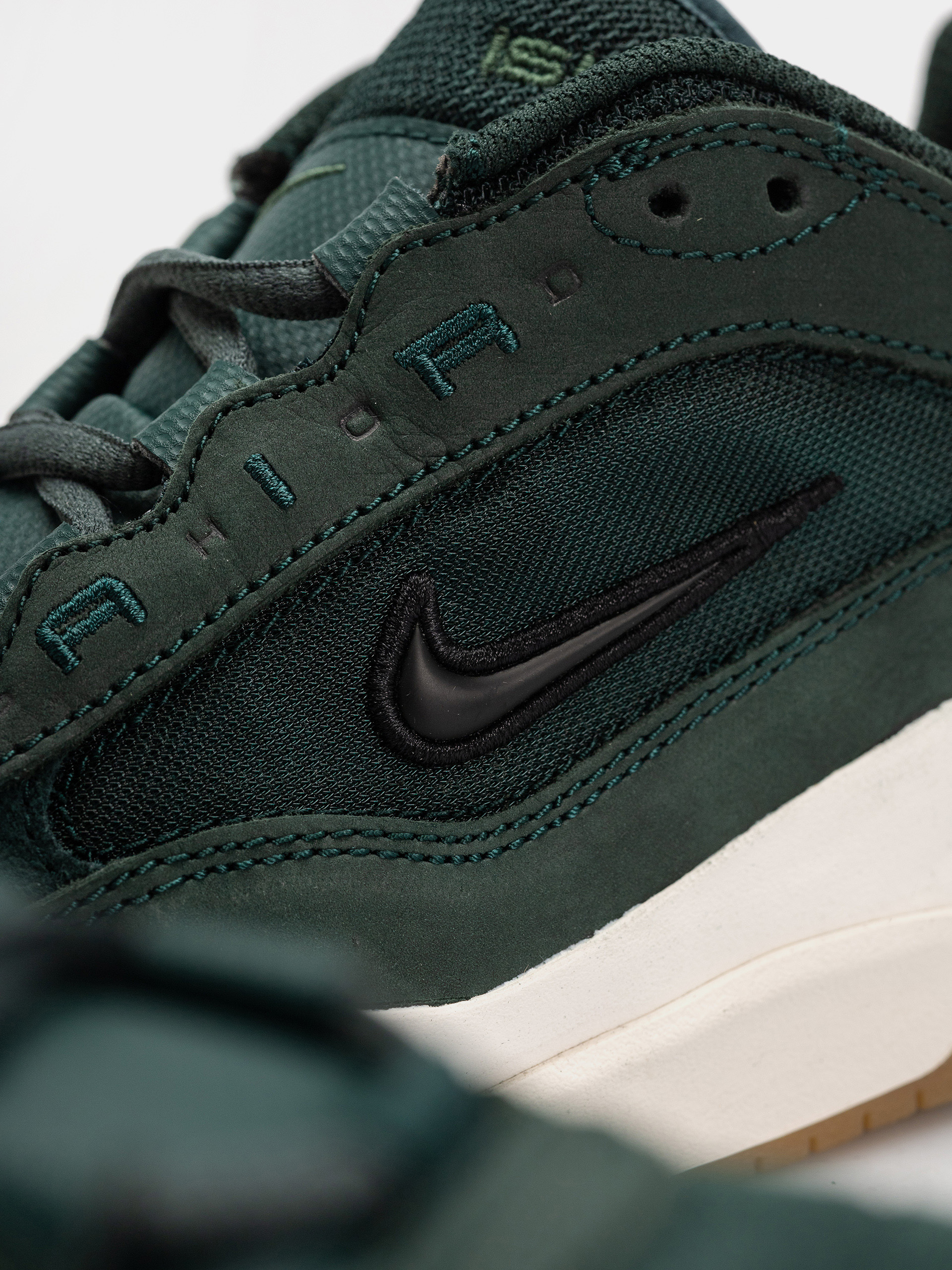 Buty Nike SB Air Max Ishod Iso (deep fir/black fir sail)