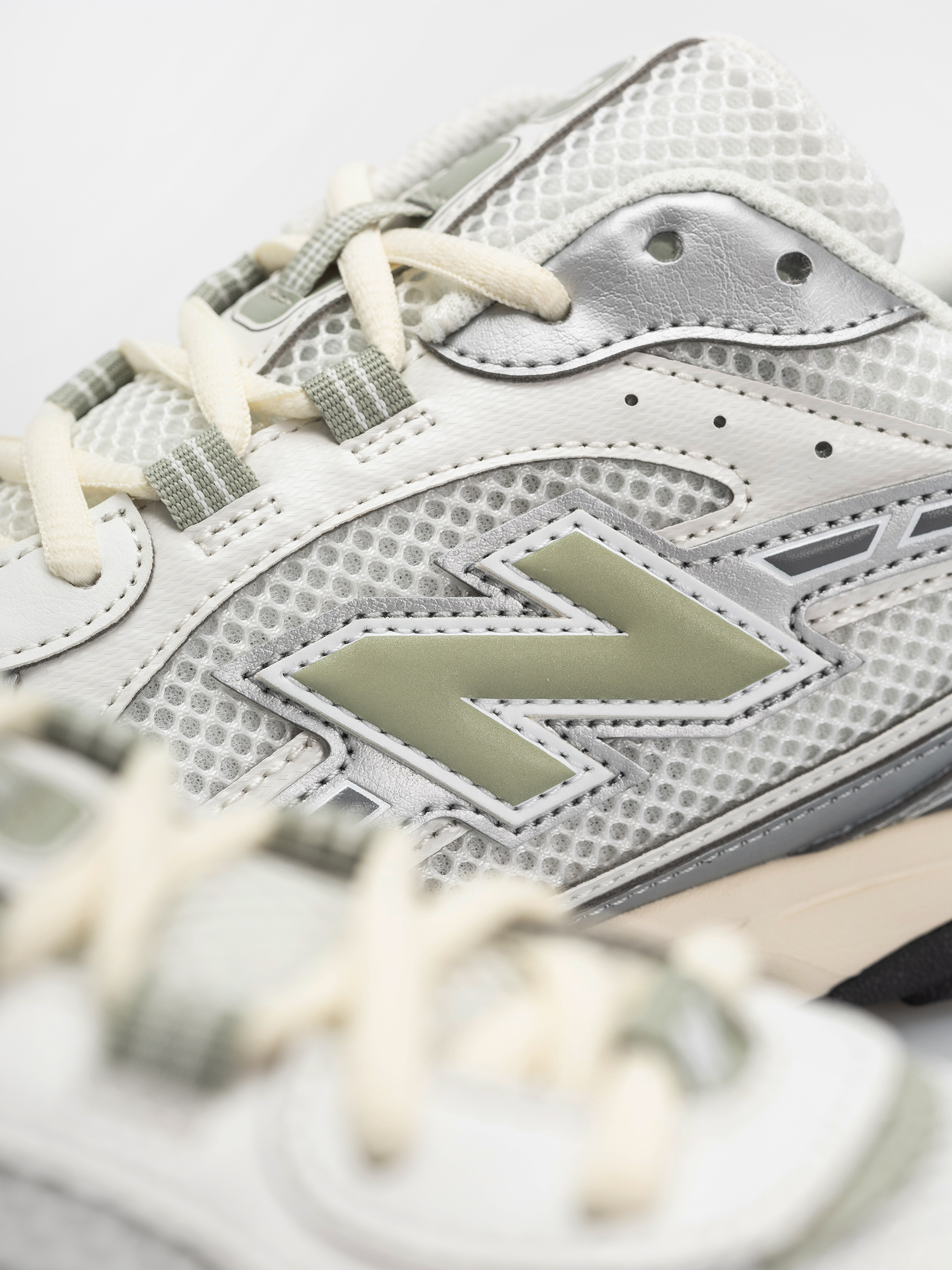 Buty New Balance 204 (silver metallic/garter snake swb)