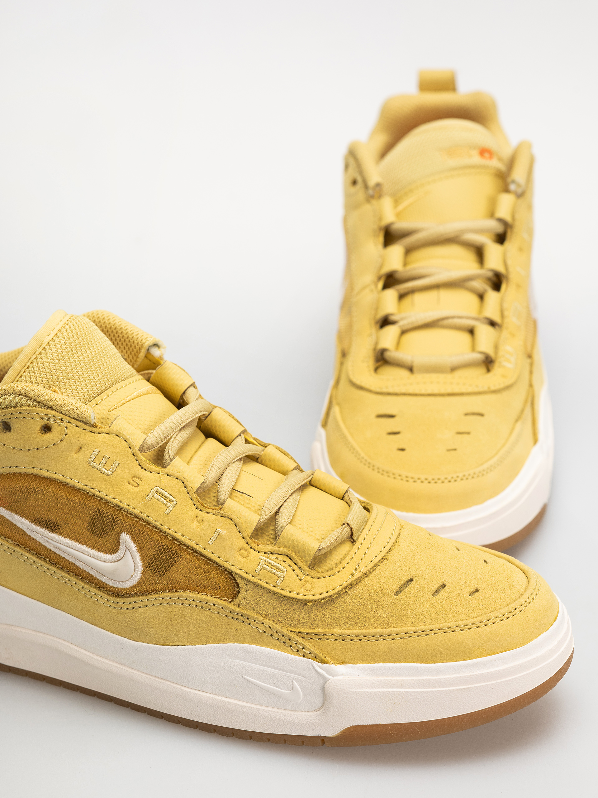 Buty Nike SB Air Max Ishod Iso (saturn gold/sail saturn gold solar flare)