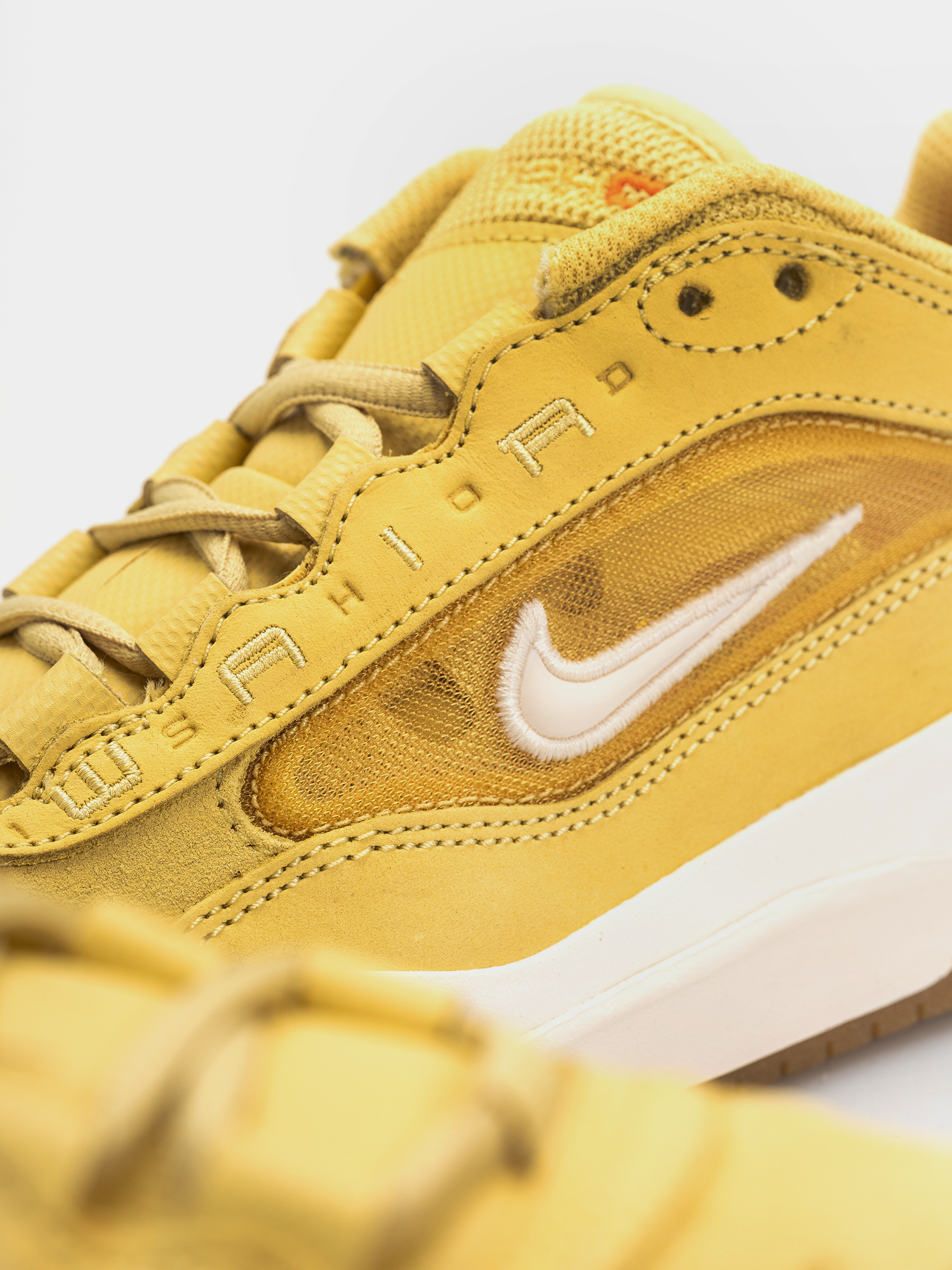Buty Nike SB Air Max Ishod Iso (saturn gold/sail saturn gold solar flare)