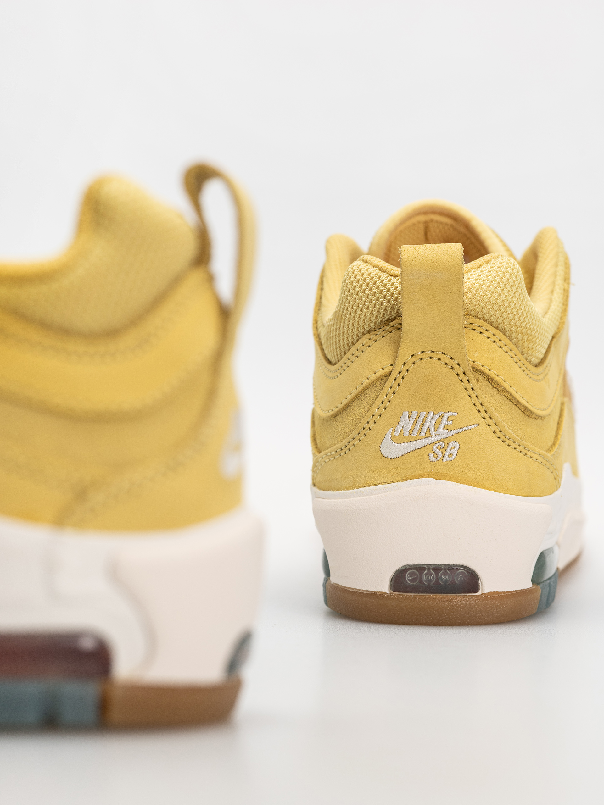Buty Nike SB Air Max Ishod Iso (saturn gold/sail saturn gold solar flare)