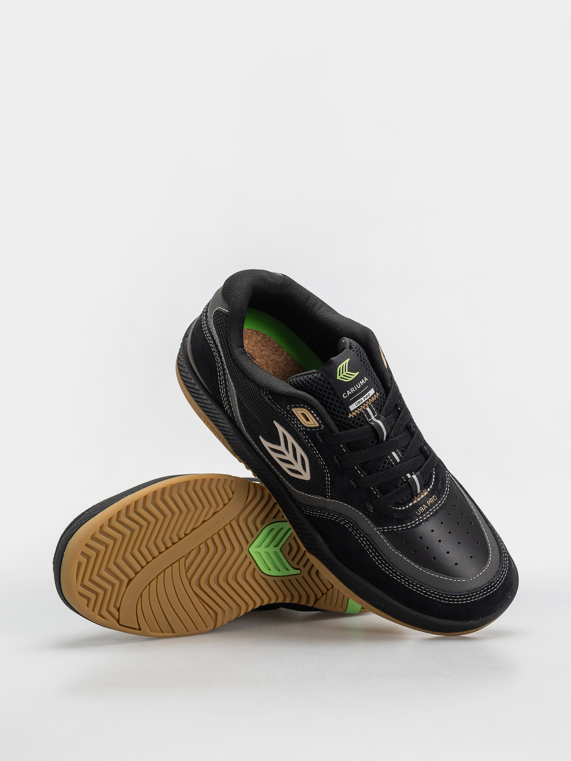 Buty Cariuma Uba Pro (black suede and mesh silver cloud logo)