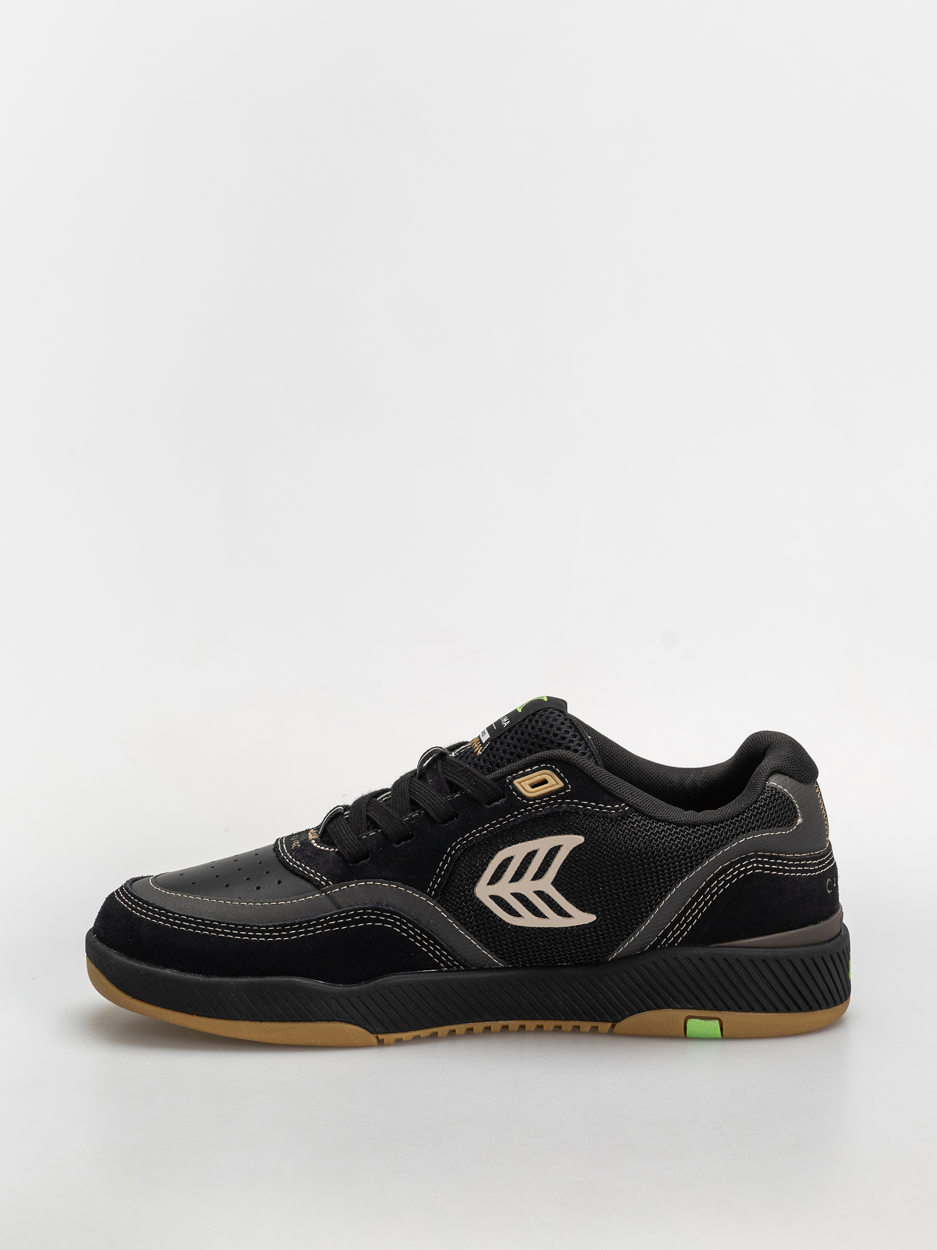 Buty Cariuma Uba Pro (black suede and mesh silver cloud logo)