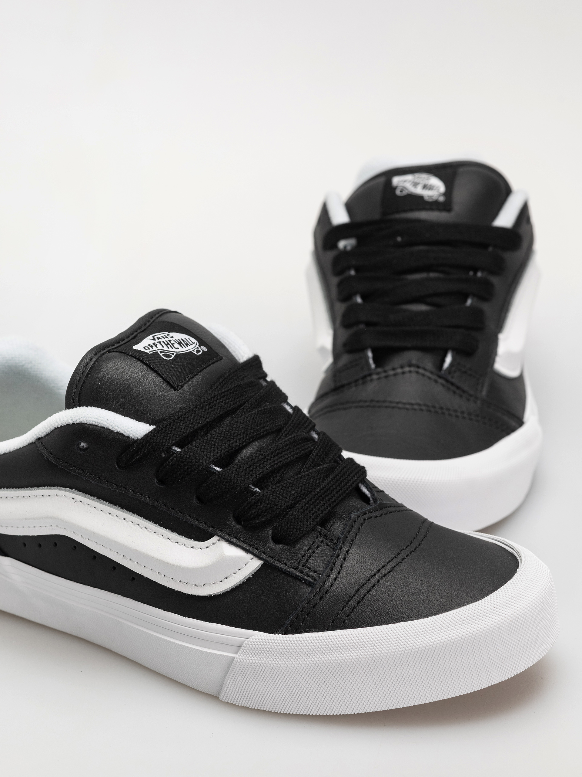 Buty Vans Knu Skool (black/true whit)