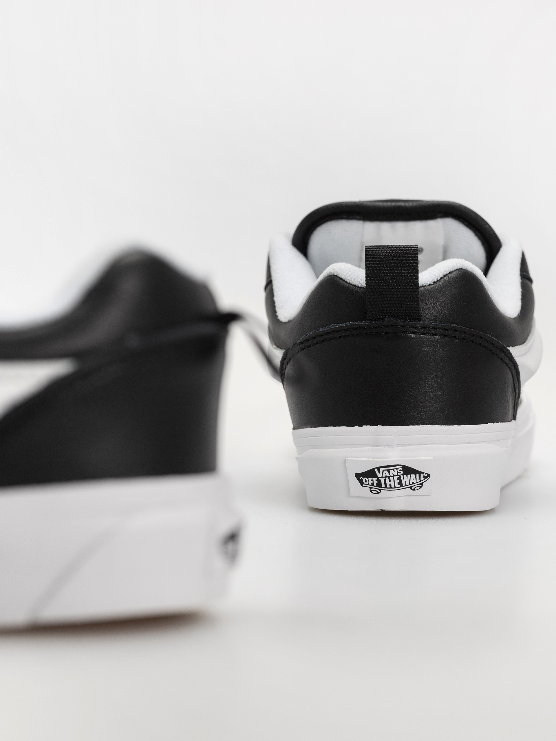 Buty Vans Knu Skool (black/true whit)