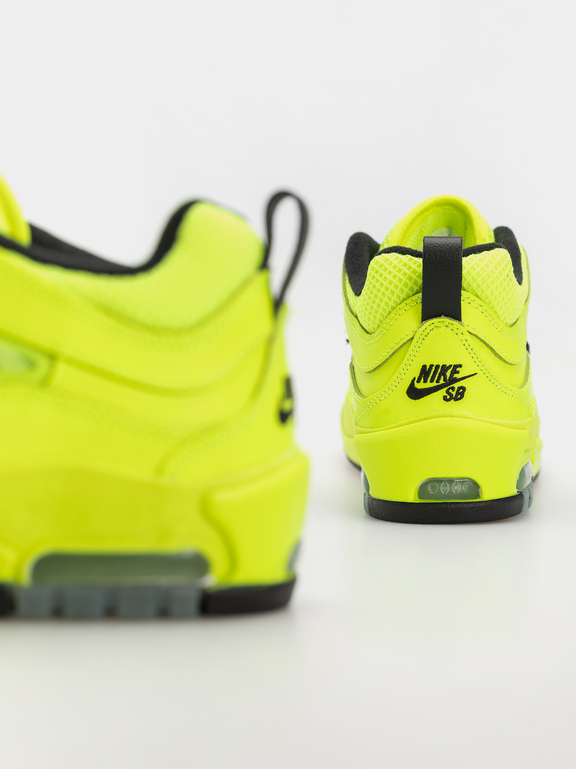 Buty Nike SB Air Max Ishod Premium (volt/black/volt/black)