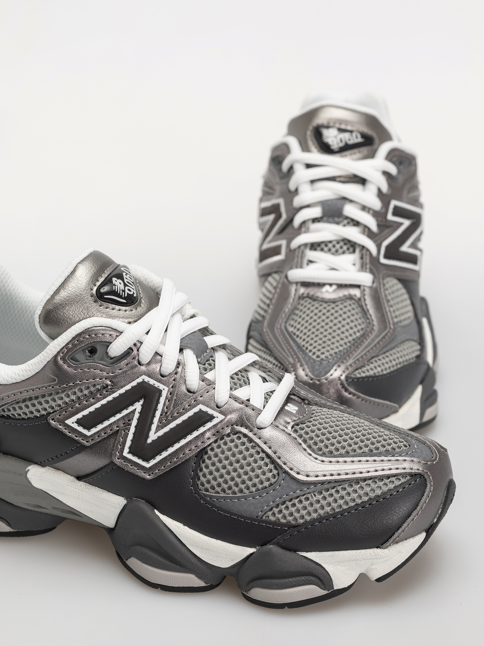 Buty New Balance 9060 JR (magnet/faded black)