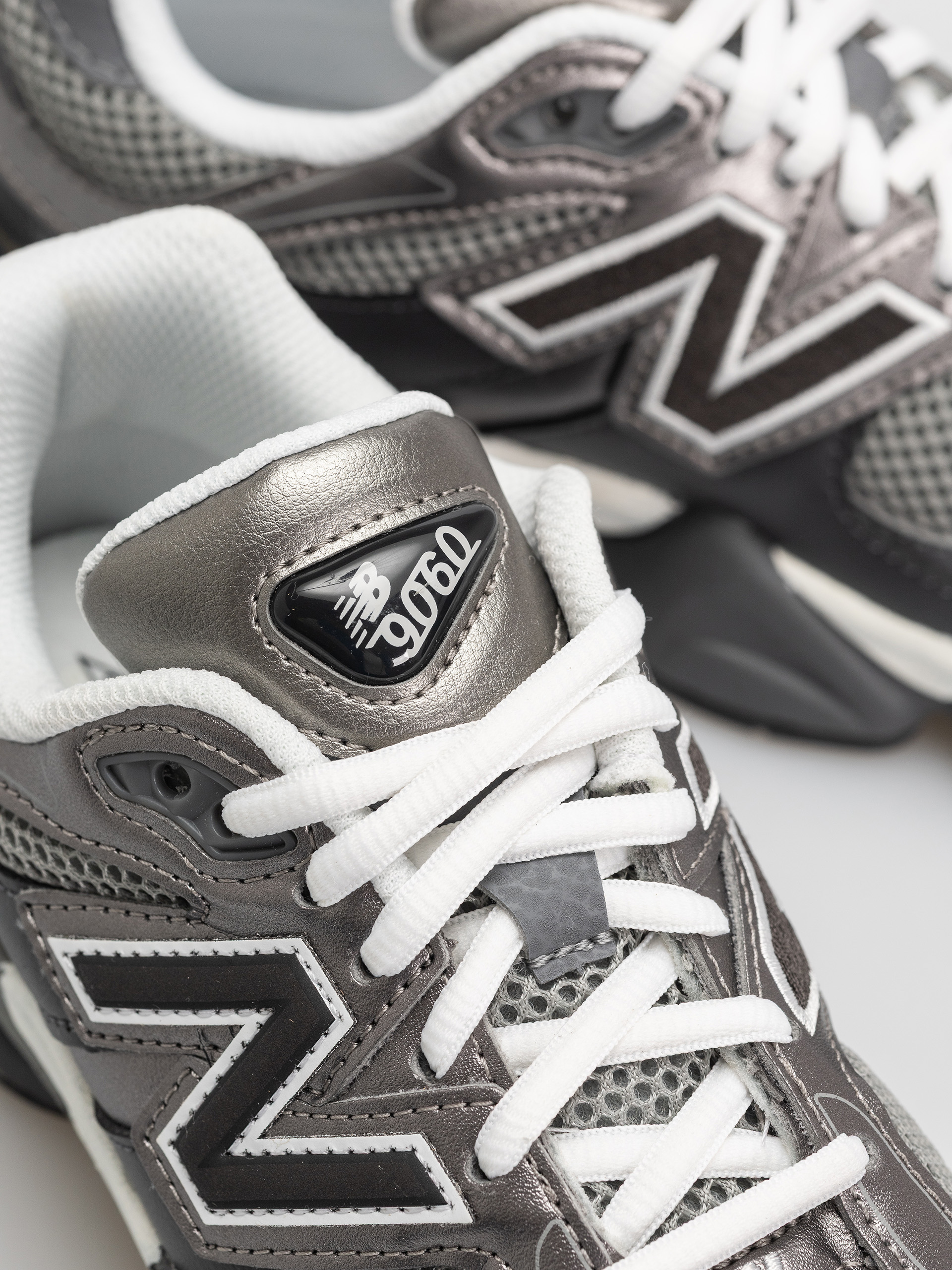 Buty New Balance 9060 JR (magnet/faded black)