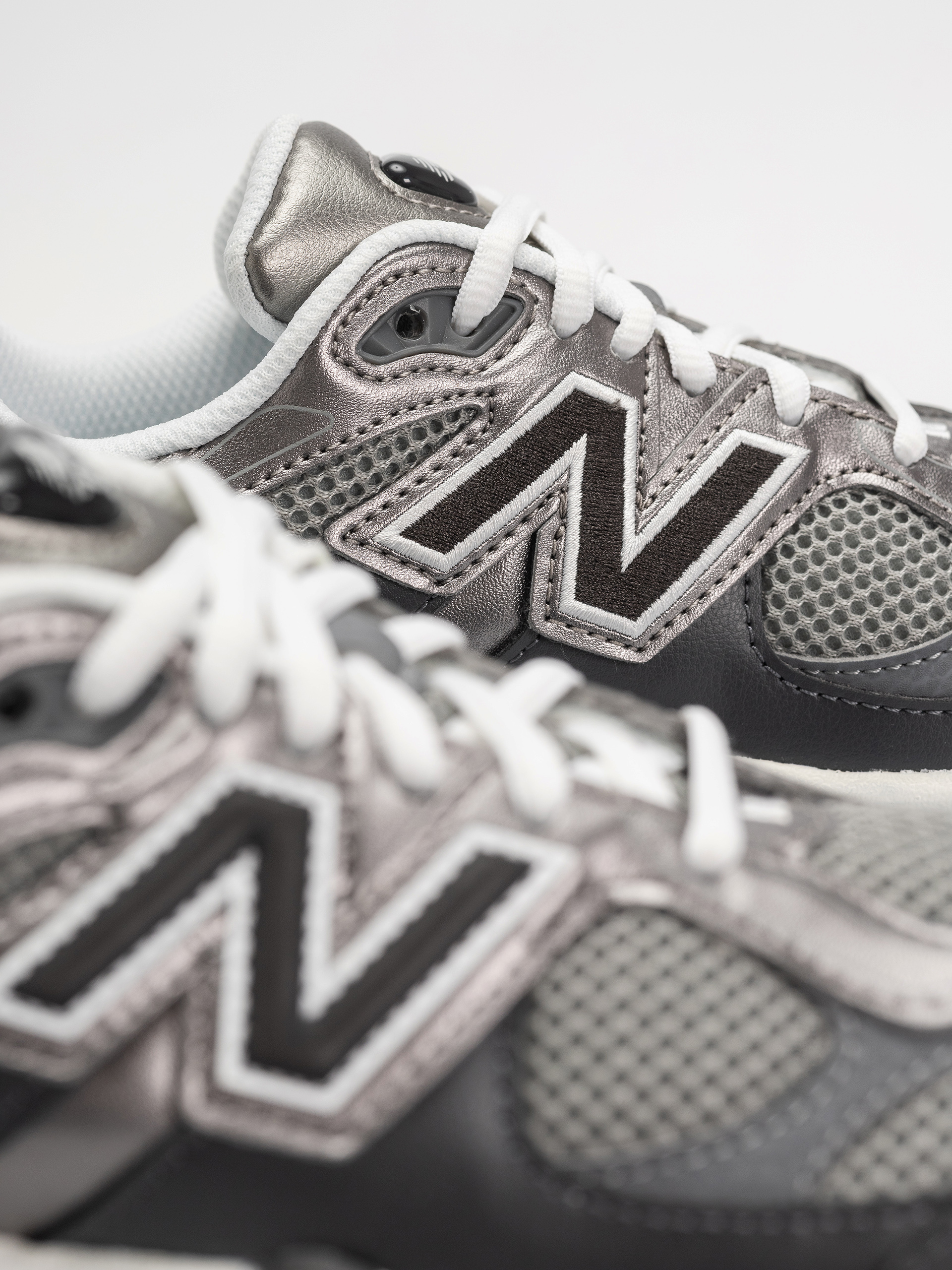 Buty New Balance 9060 JR (magnet/faded black)