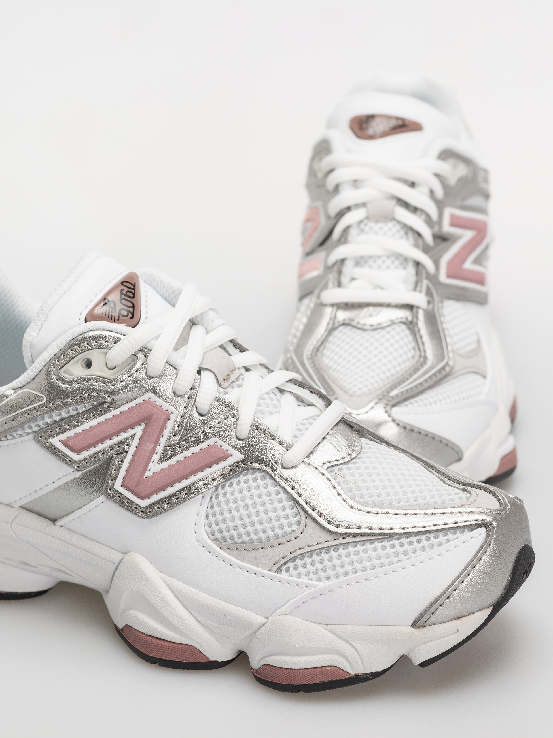 Buty New Balance 9060 JR (103 white/rosewood)
