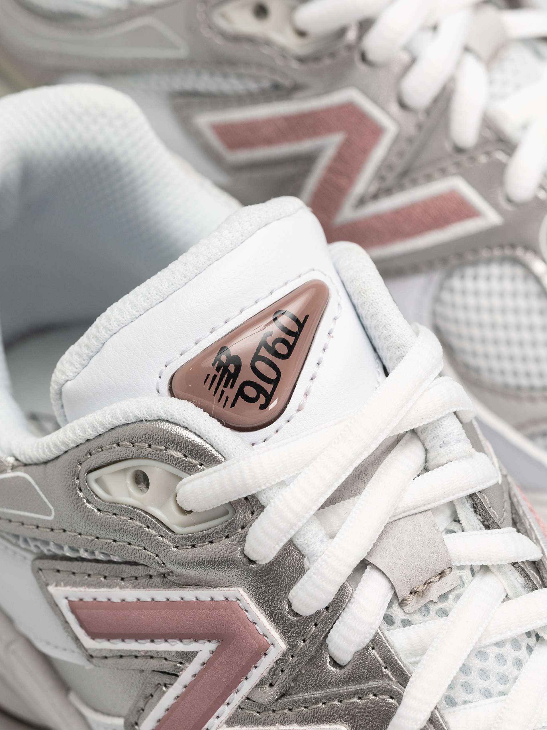 Buty New Balance 9060 JR (103 white/rosewood)