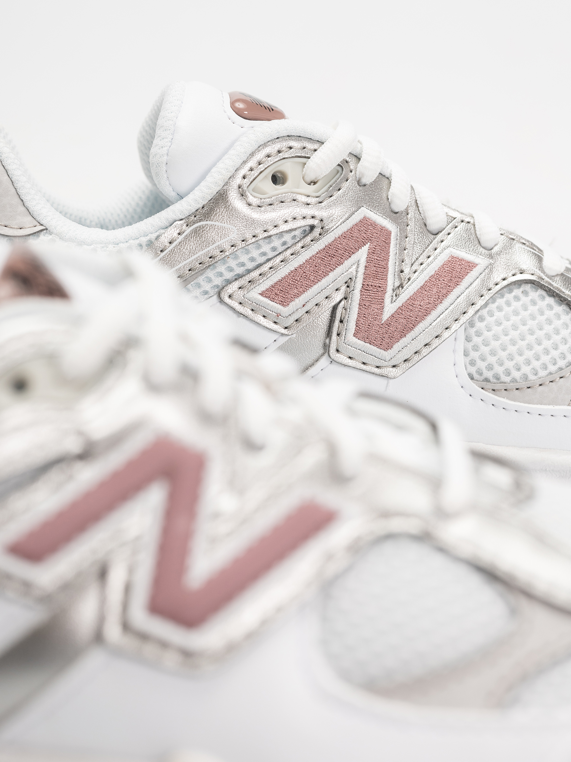 Buty New Balance 9060 JR (103 white/rosewood)