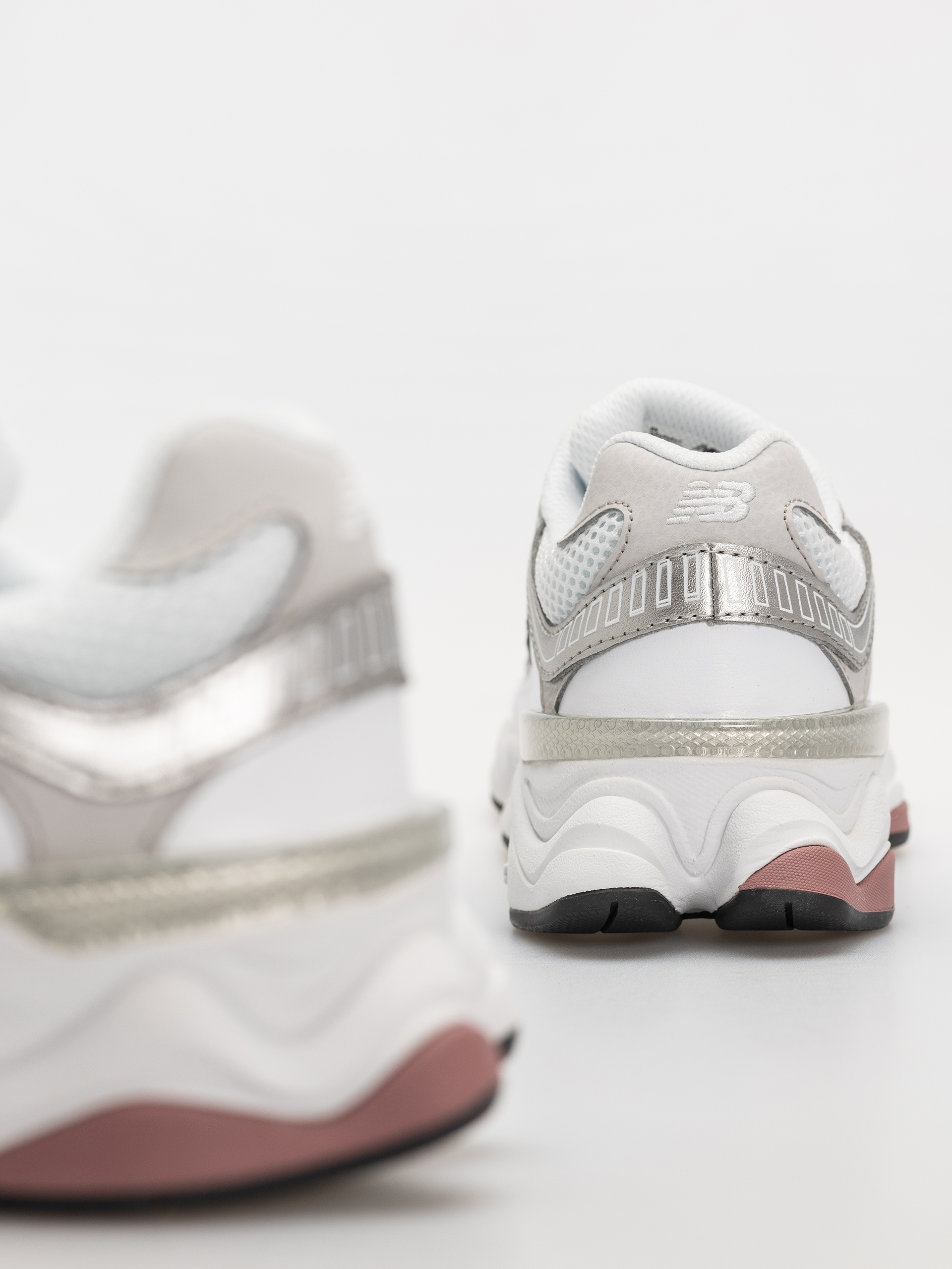 Buty New Balance 9060 JR (103 white/rosewood)