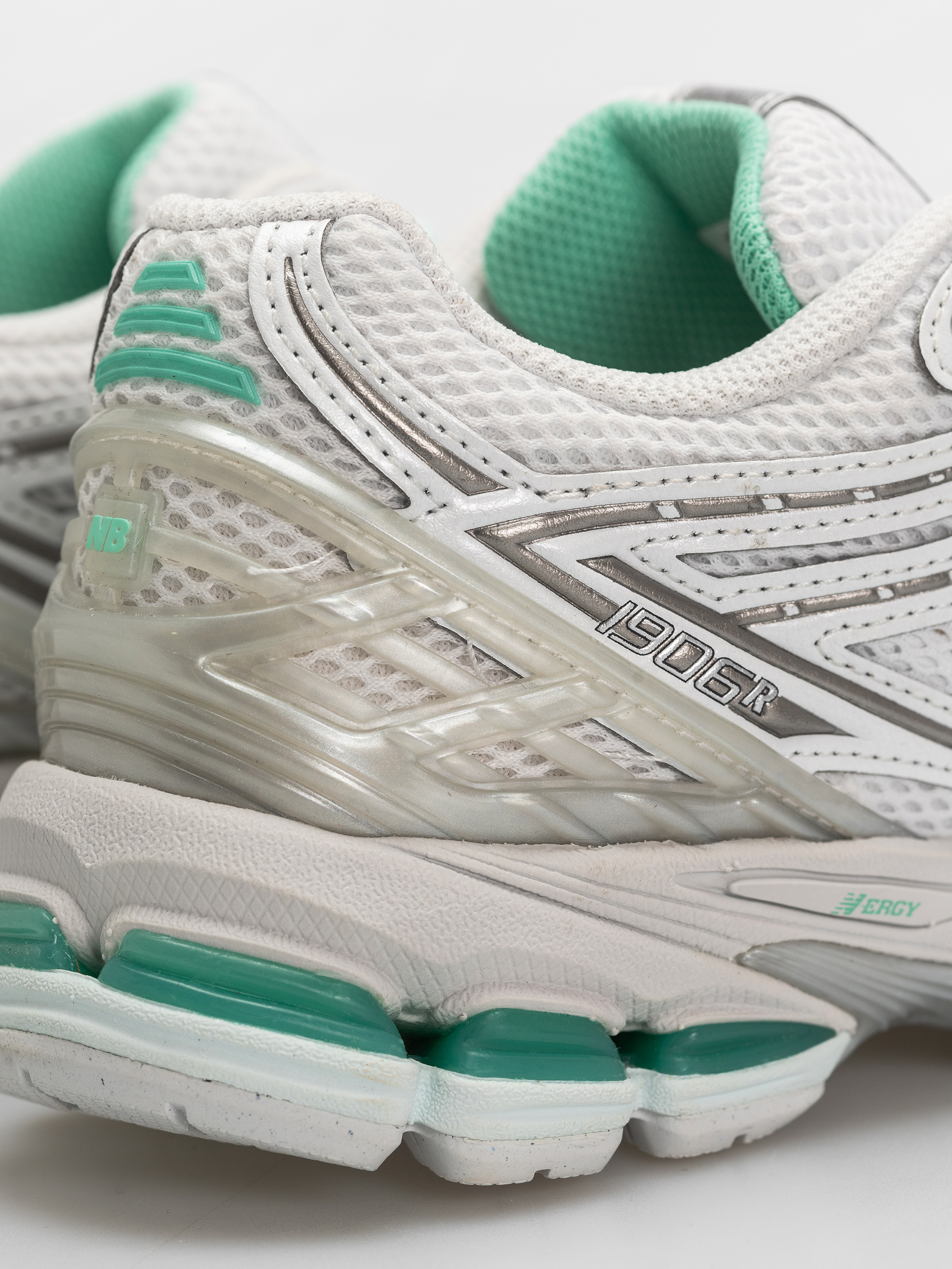 Buty New Balance 1906 (103 white/deep end)