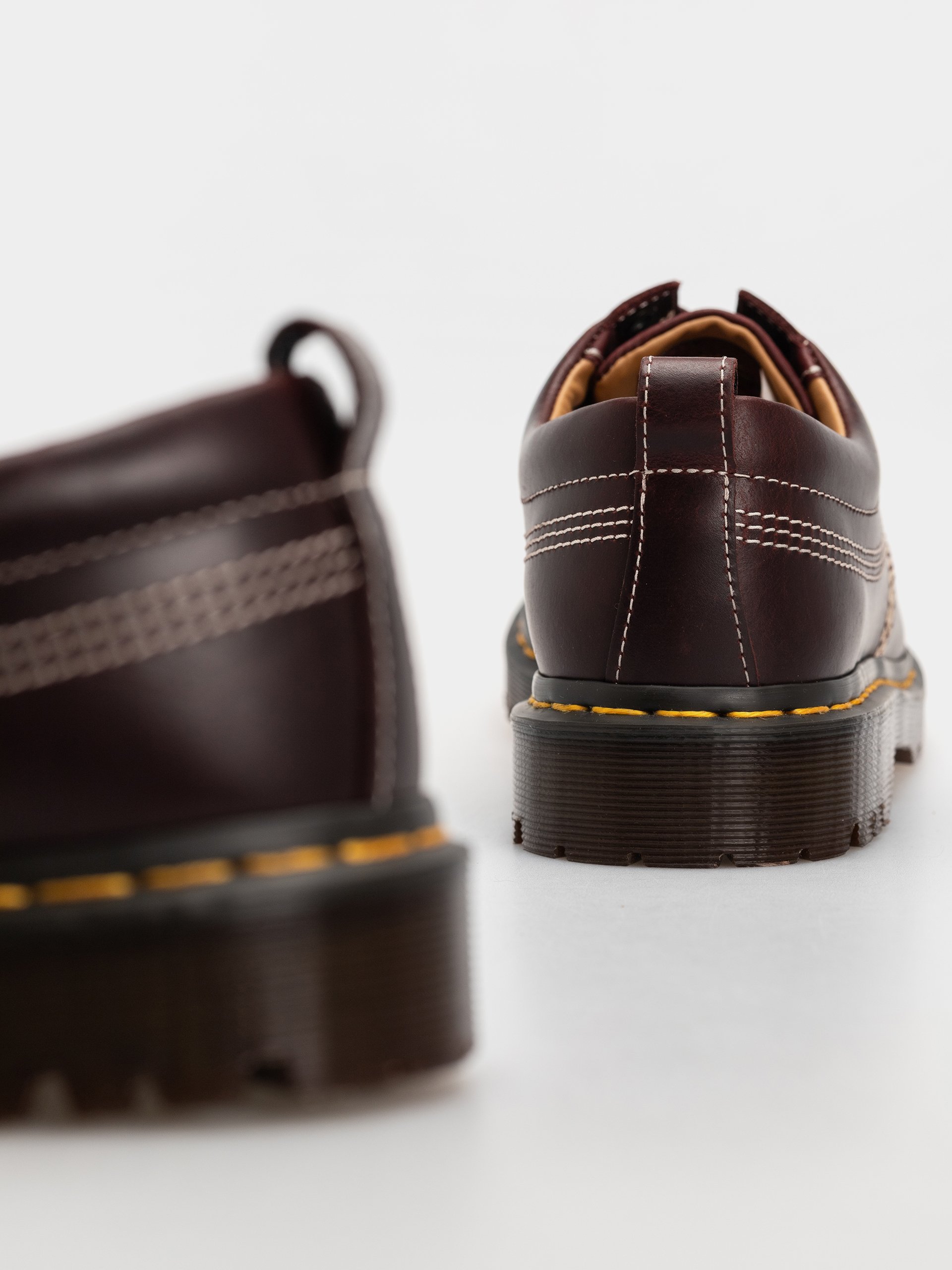 Buty Dr. Martens Lowell (cherry red orleans)