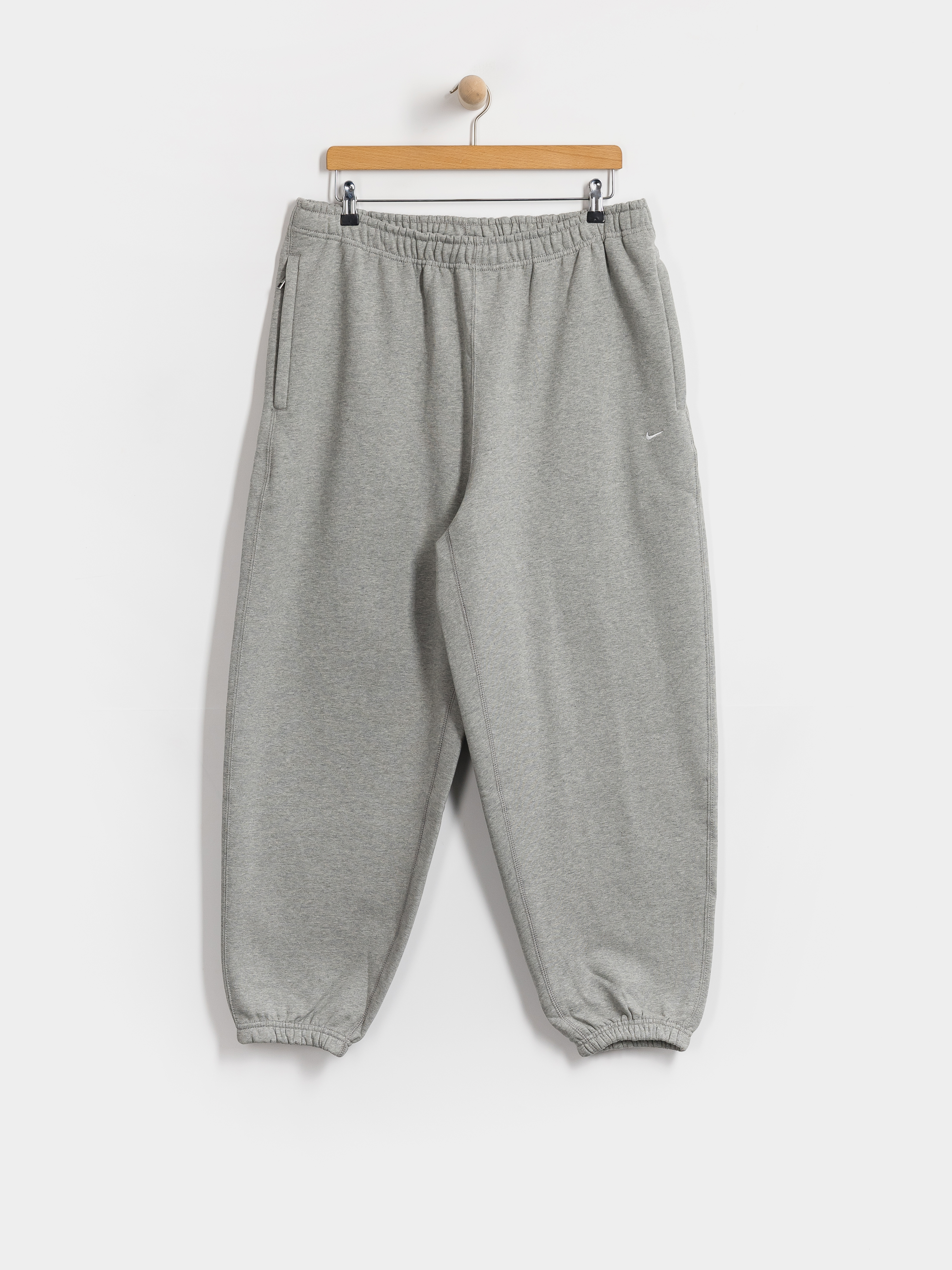 Spodnie Nike SB Solo Swoosh (dk grey heather/lt smoke grey/white)