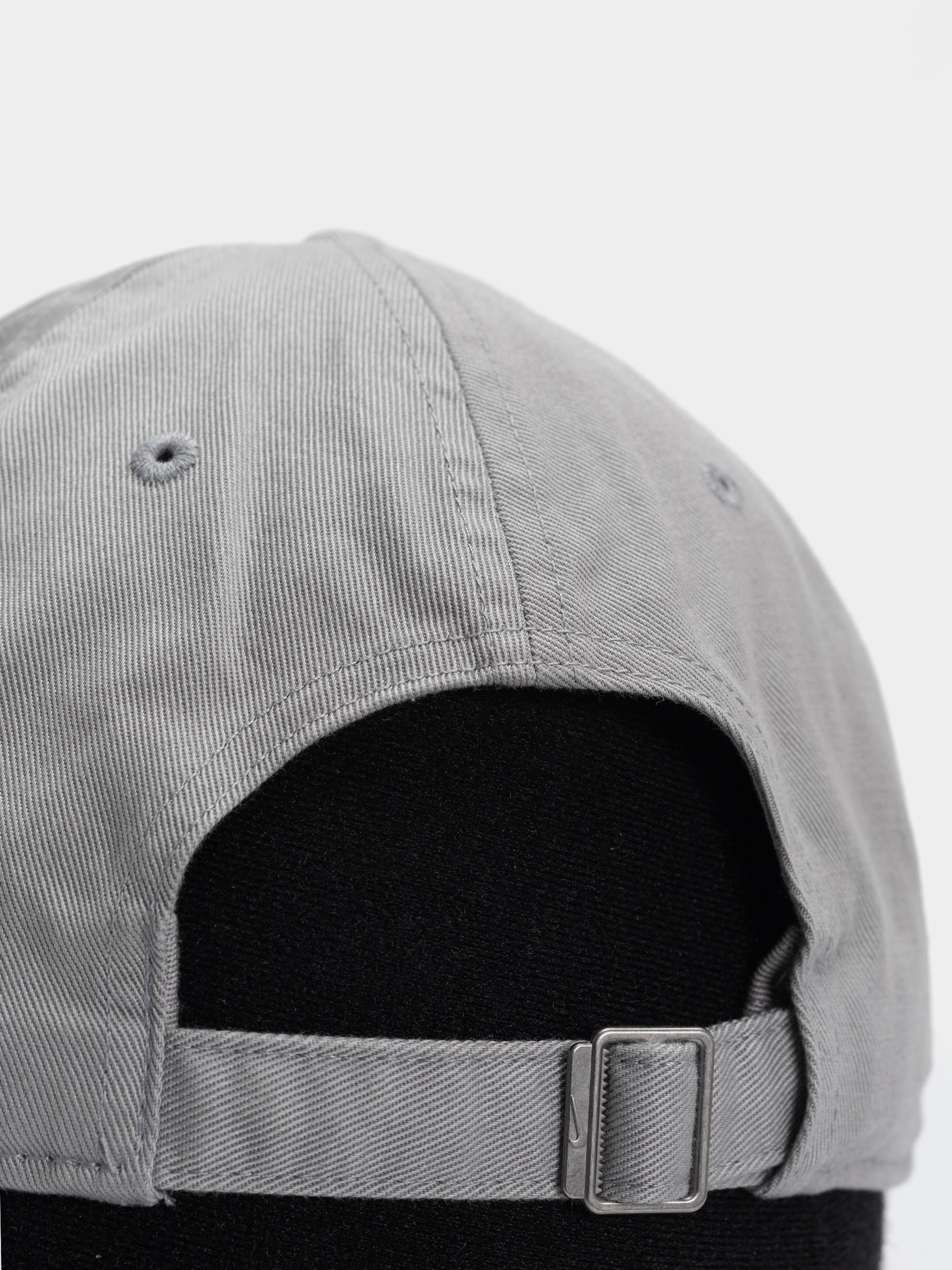 Czapka z daszkiem Nike SB Club (particle grey/white)